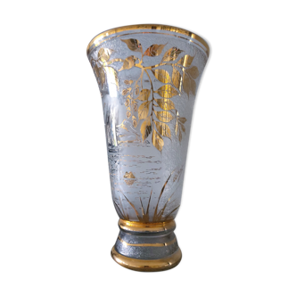 Golden vase with fine gold sign adat