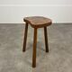 Tabouret tripode brutaliste, ferme