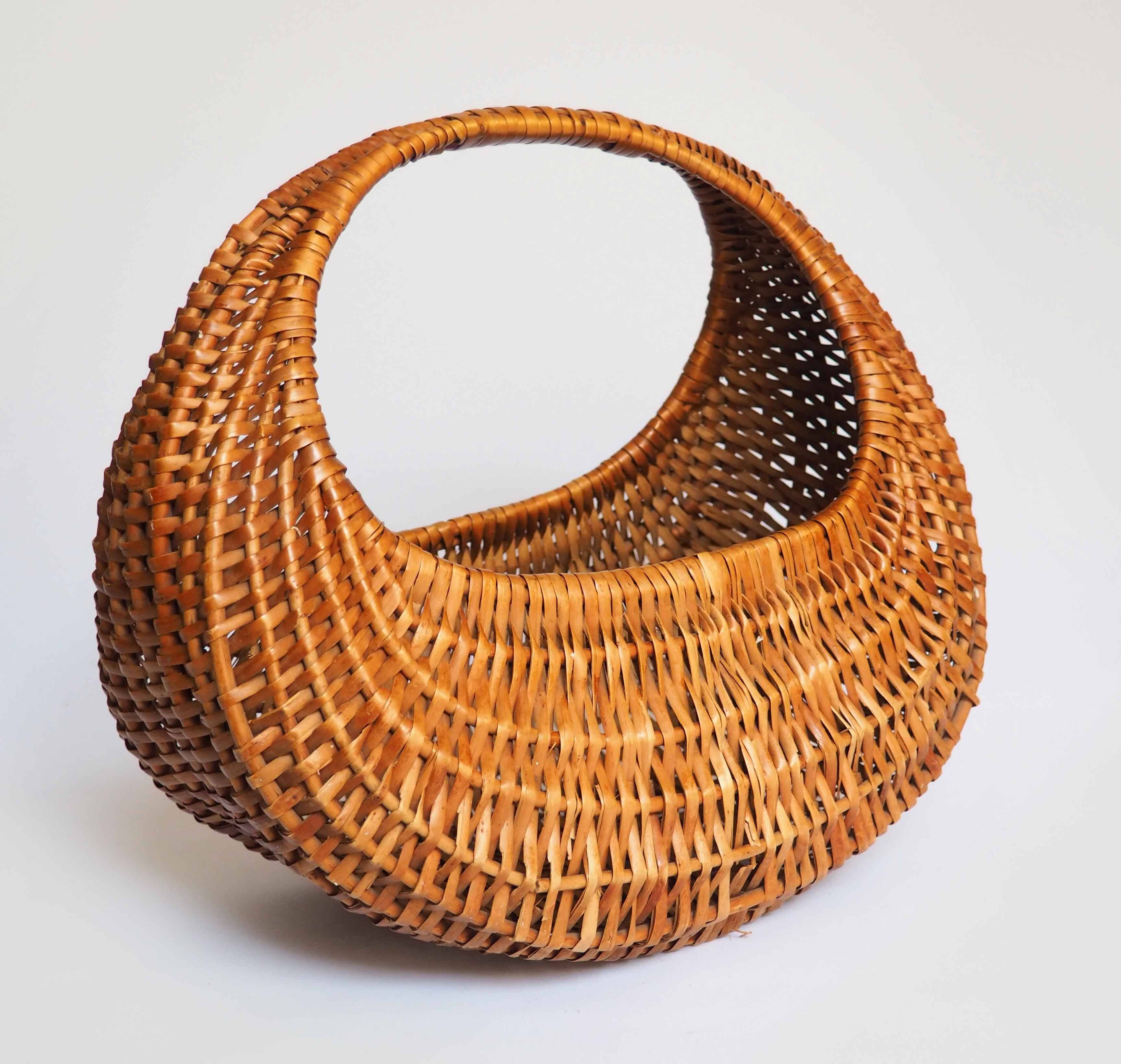 Rattan gondola basket