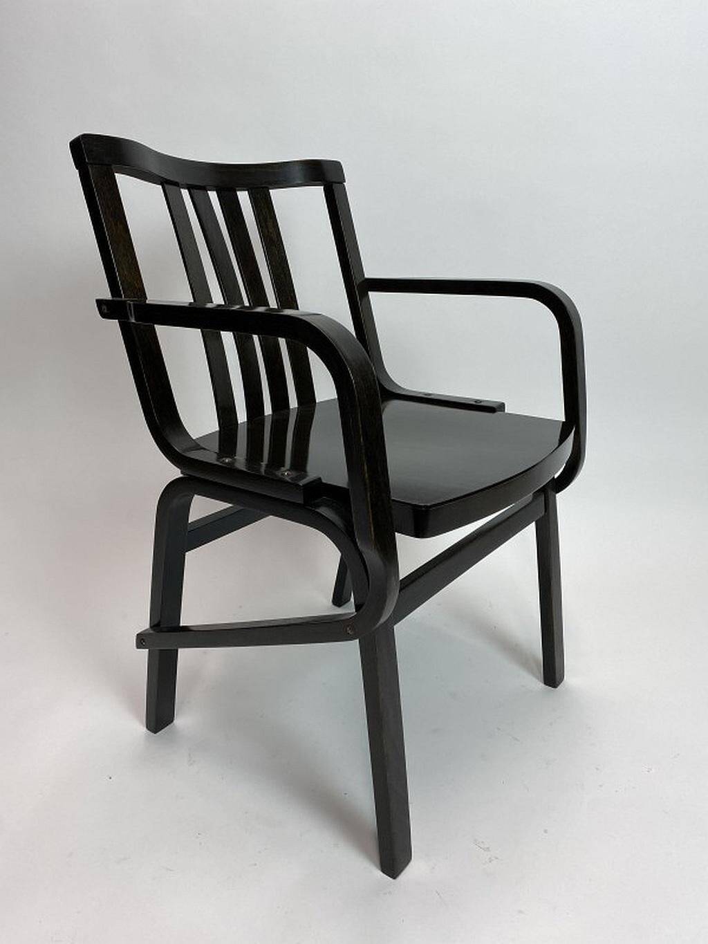 Fauteuils noirs de style milieu du siècle