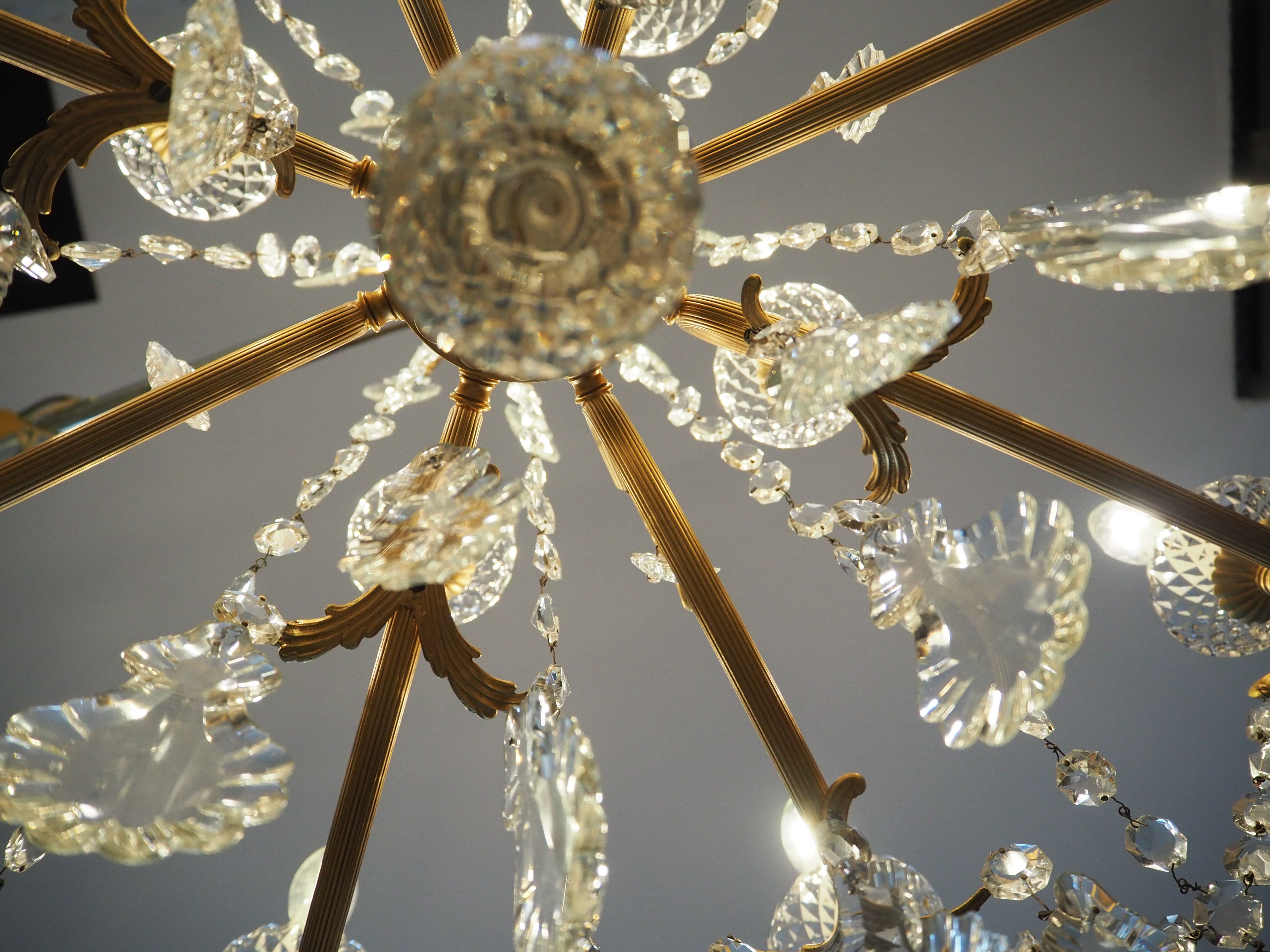 Chandelier 12 lamps with grapevines in crystal, bronze and regulated