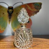 Flacon de parfum ancien en verre moulé et dorure