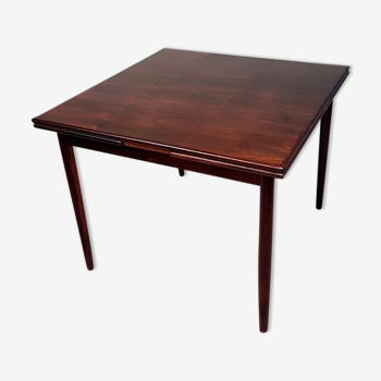 Extendable rosewood dining table by Poul Hundevad