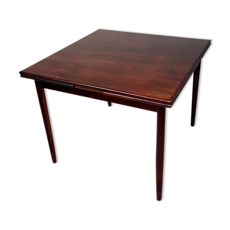 Extendable rosewood dining table by Poul Hundevad