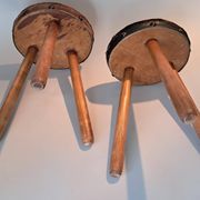 Paire de tabourets tripodes brutaliste 1950/1960.