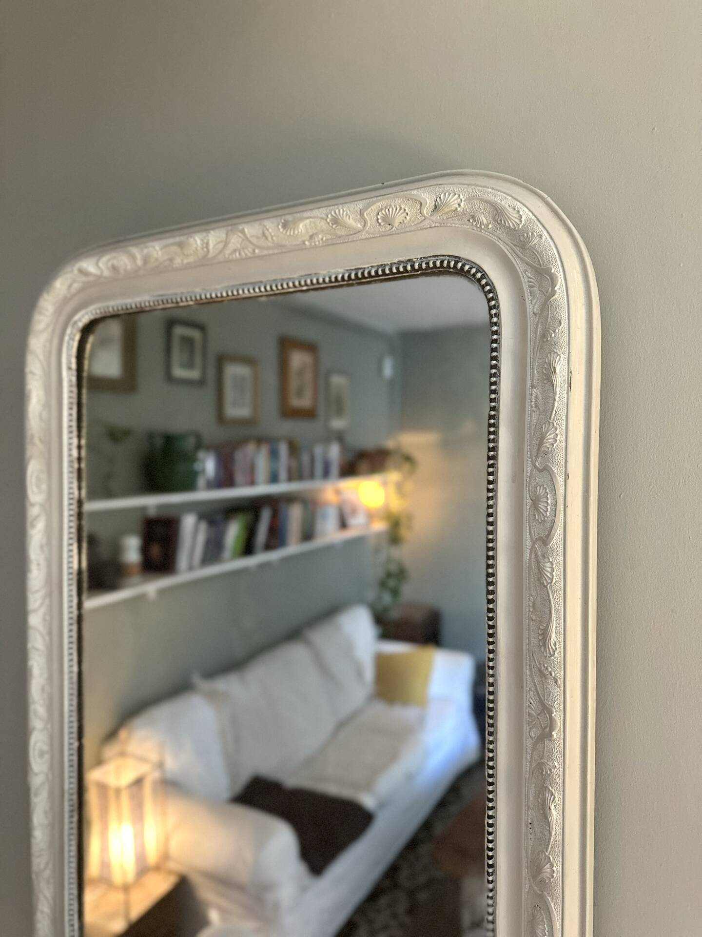 Antique Louis-Philippe mirror with pearls and shells, white patina.