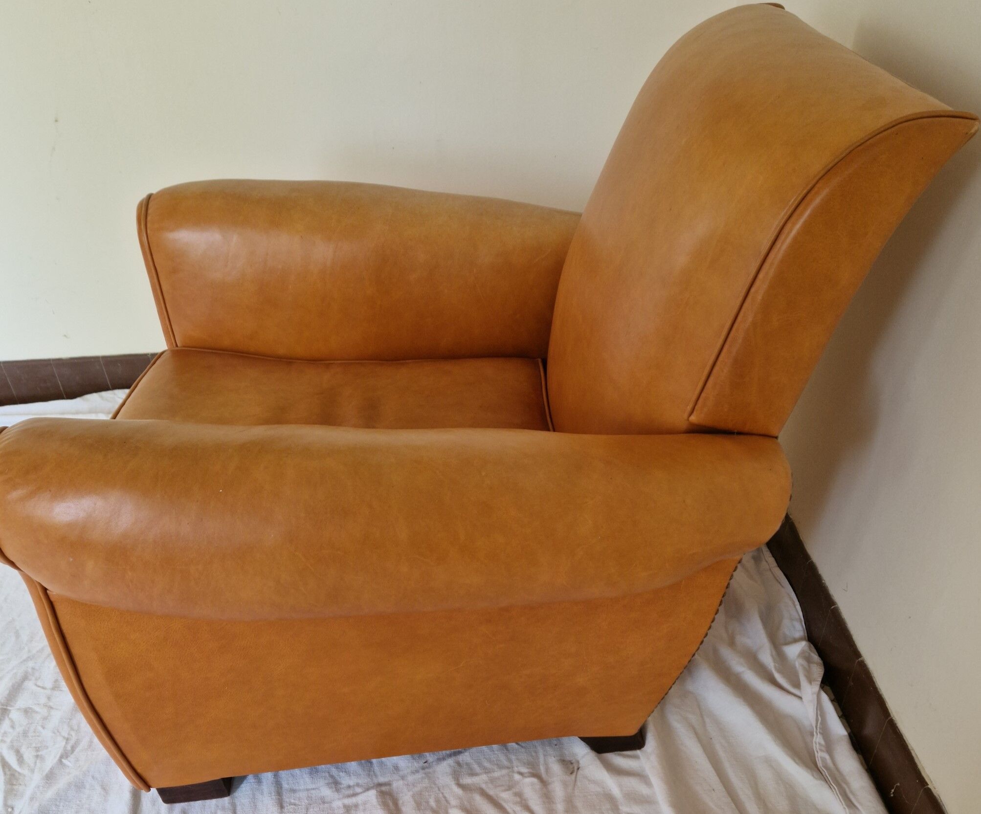 Vintage cognac leather club chair – natural patina – 1970s style