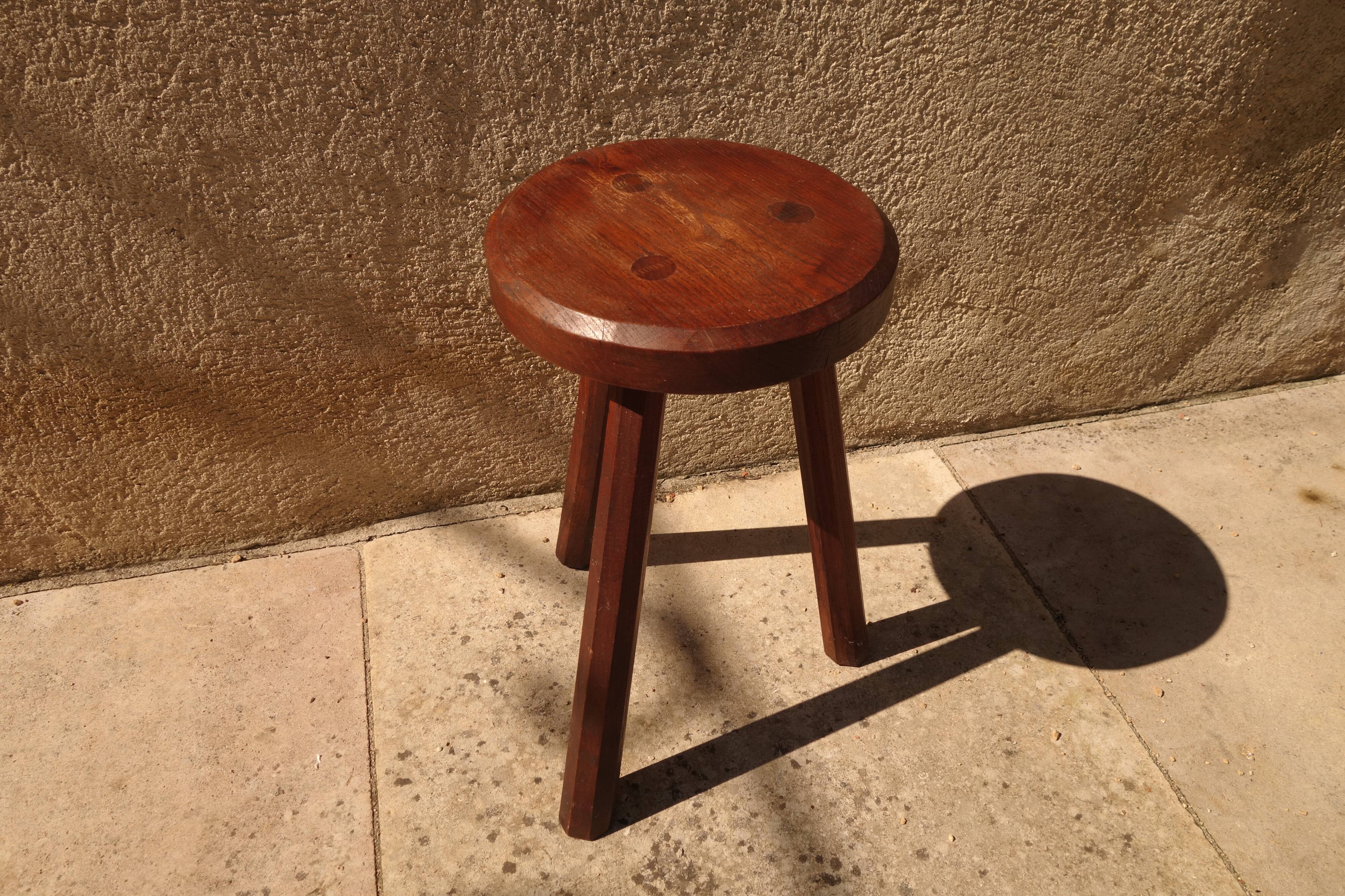 Brutalist tripod stool from the 50s in wood.