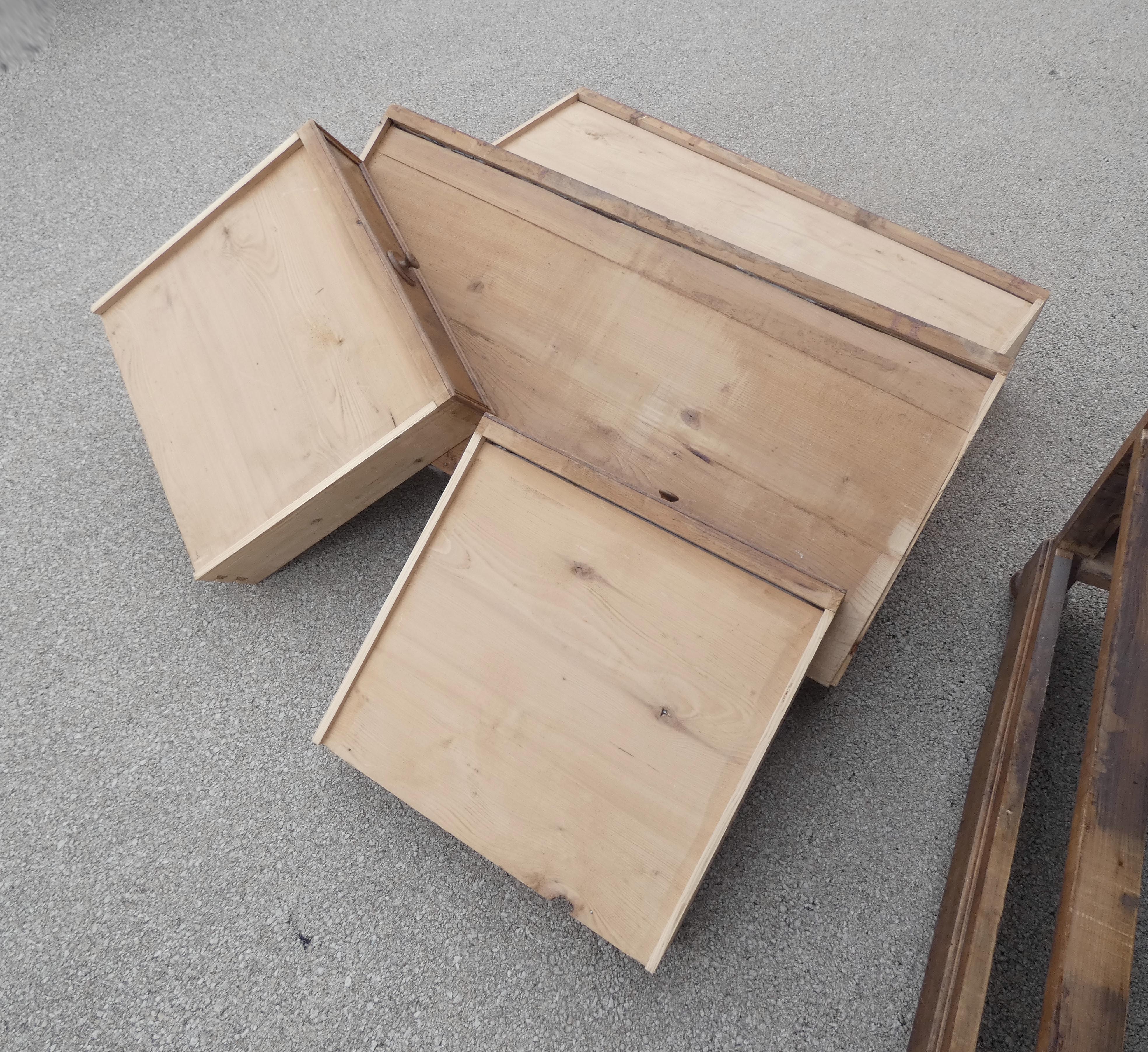 Ancienne commode en bois et marbre