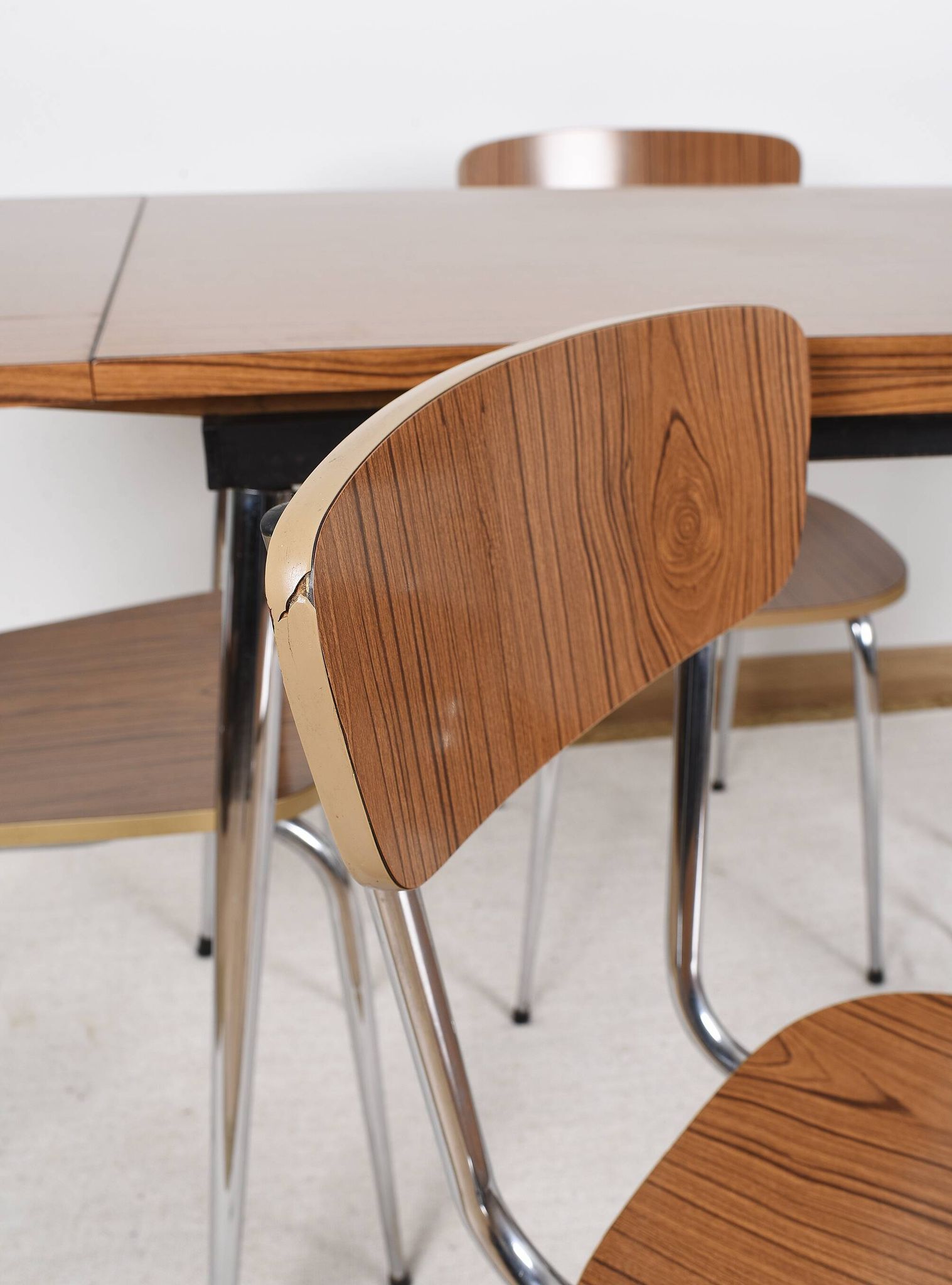 Formica extending table with 4 chairs, set, vintage from the 70s.