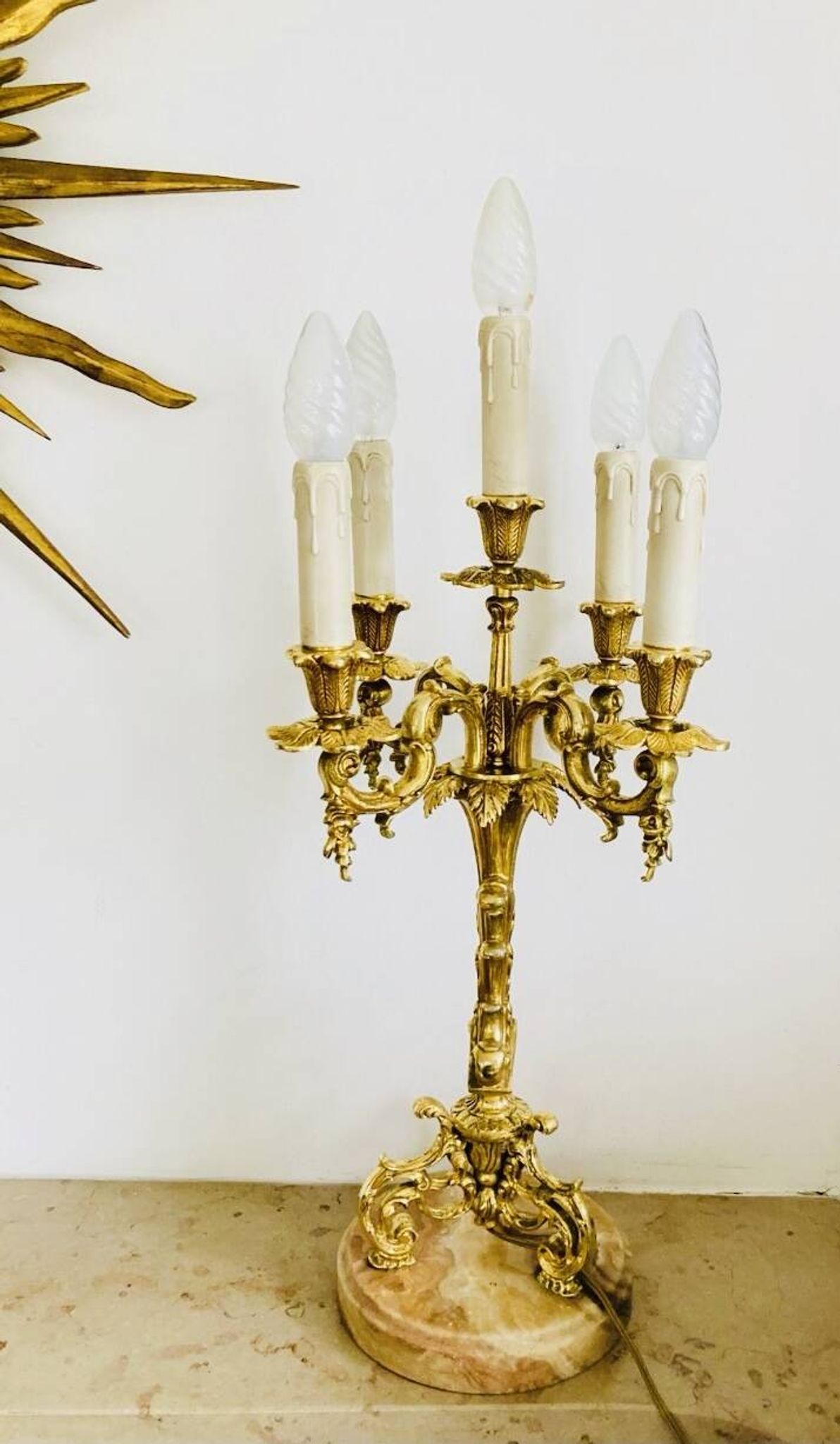Chandeliers en bronze doré massif époque milieu XXe socles en marbre