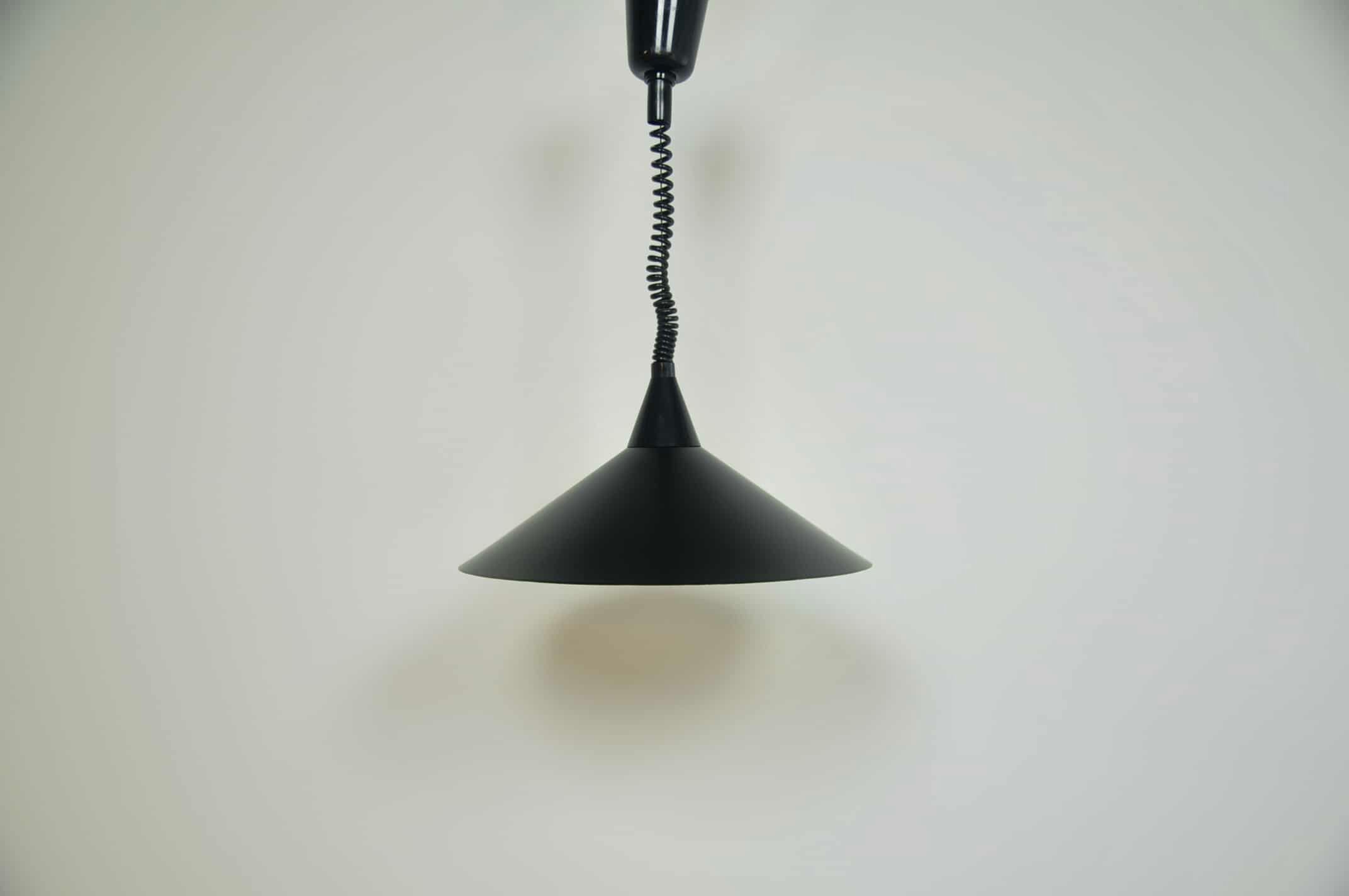 Lampe à pendentif en forme de chapeau de sorcière noir