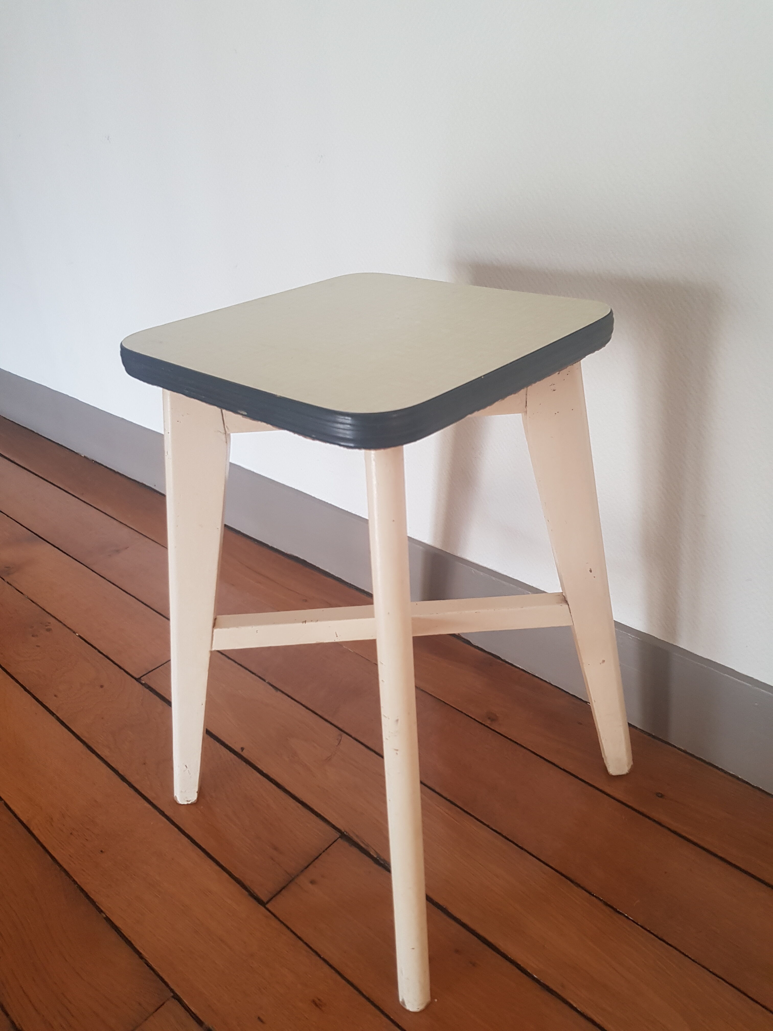 EFi vintage stool