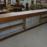 Grand comptoir/enfilade de métier avec portes coulissantes vitrées