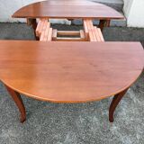 Round table in cherry wood