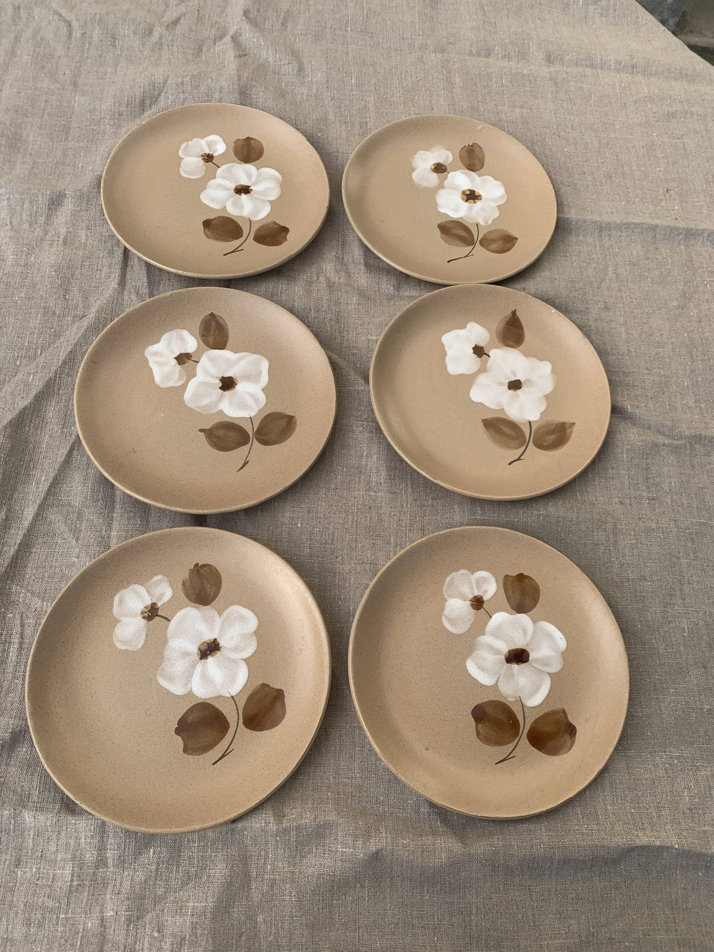 6 beige stoneware plates white flower patterns vintage wolf mill