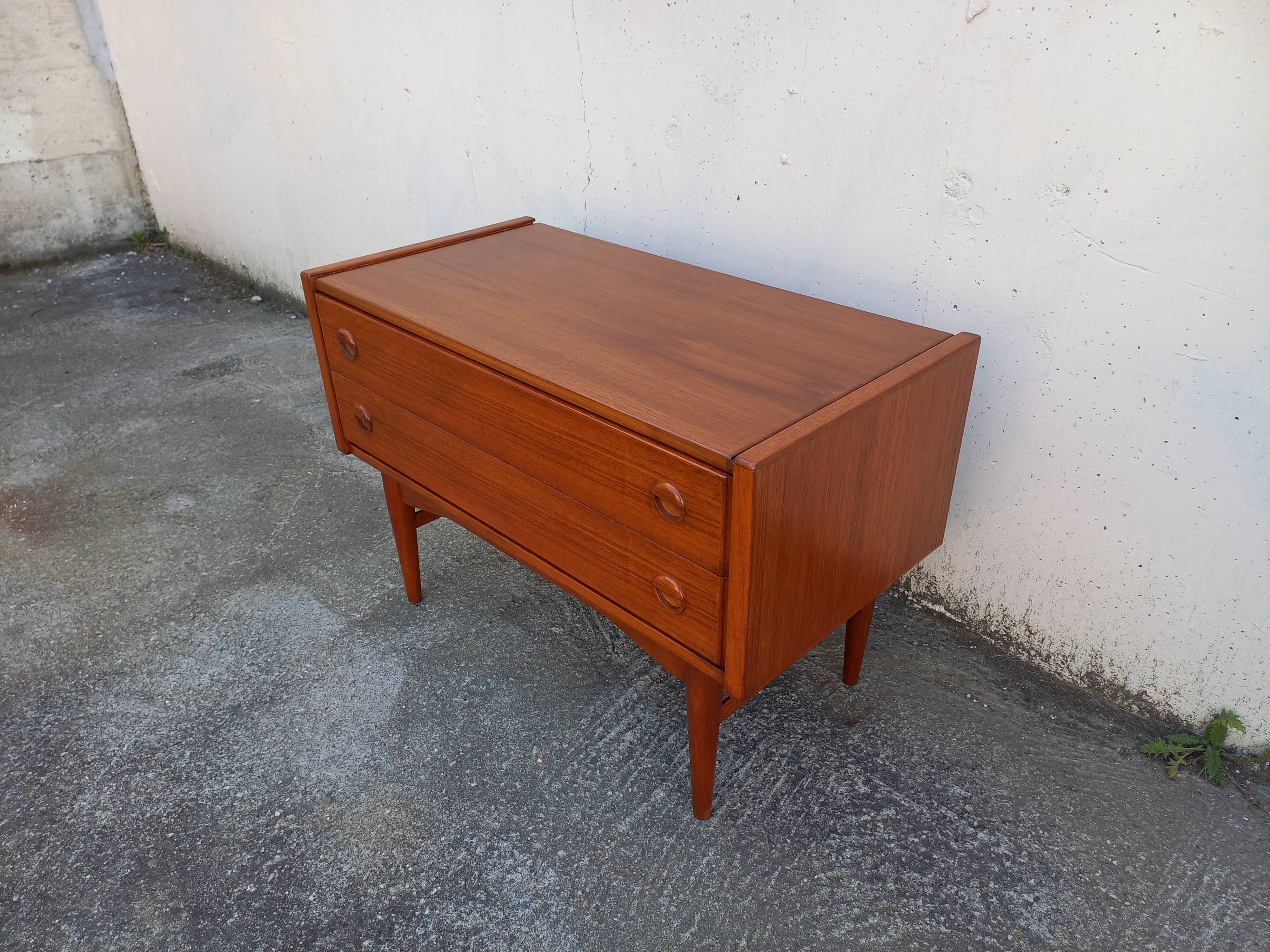 Scandinavian chest of drawers