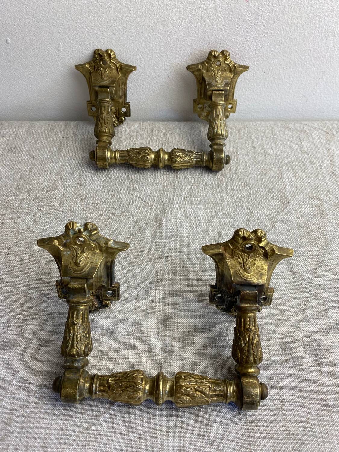 Articulated bronze handles