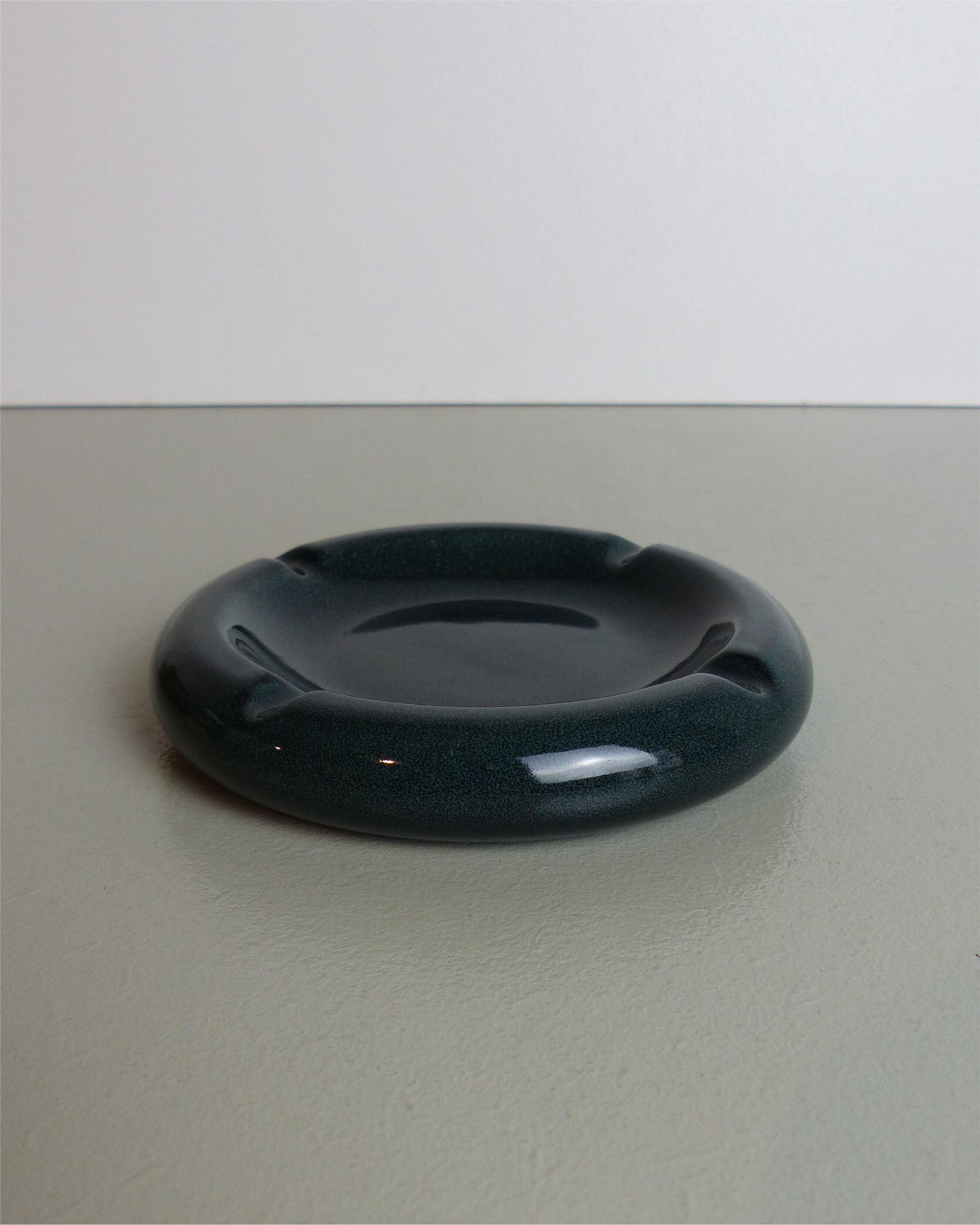 Round ashtray in speckled green ceramic
