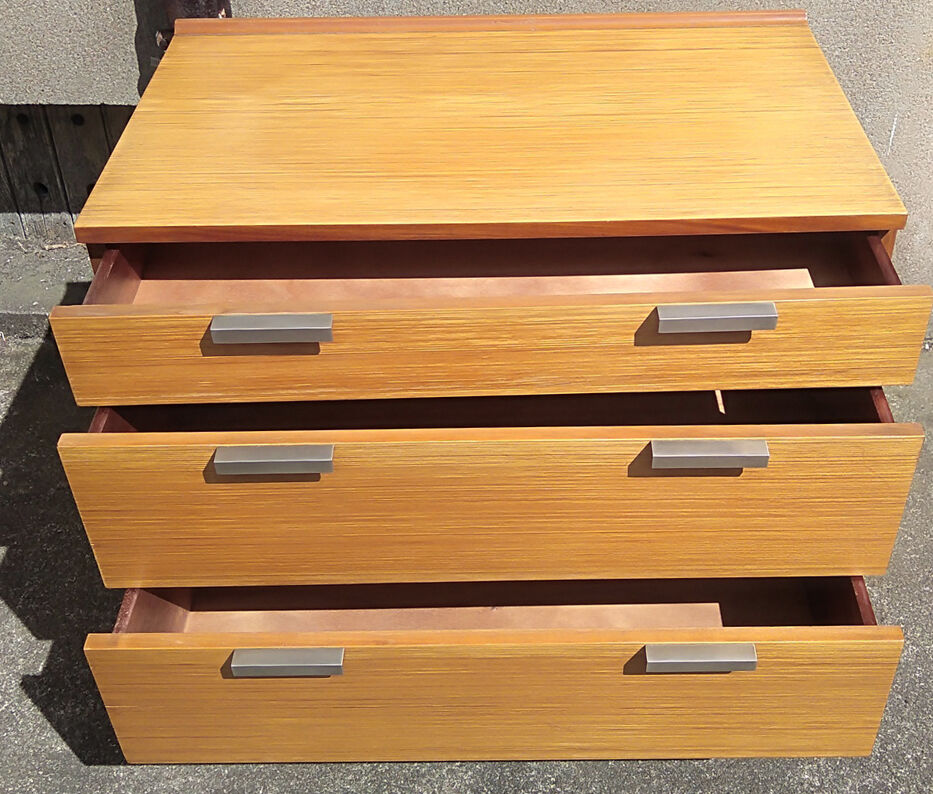 Dresser John and Sylvia Reid, stag edition1960