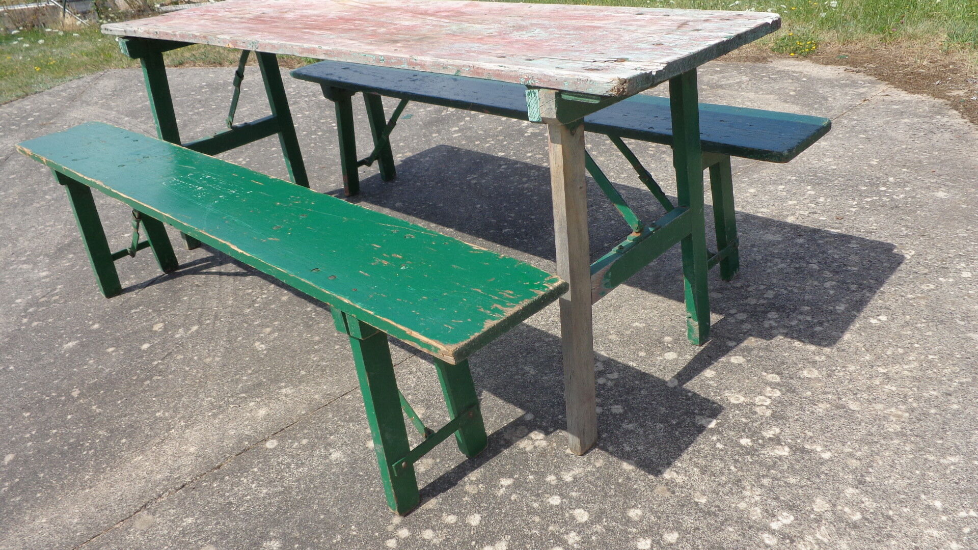 Table de brasserie mutzig et ses bancs