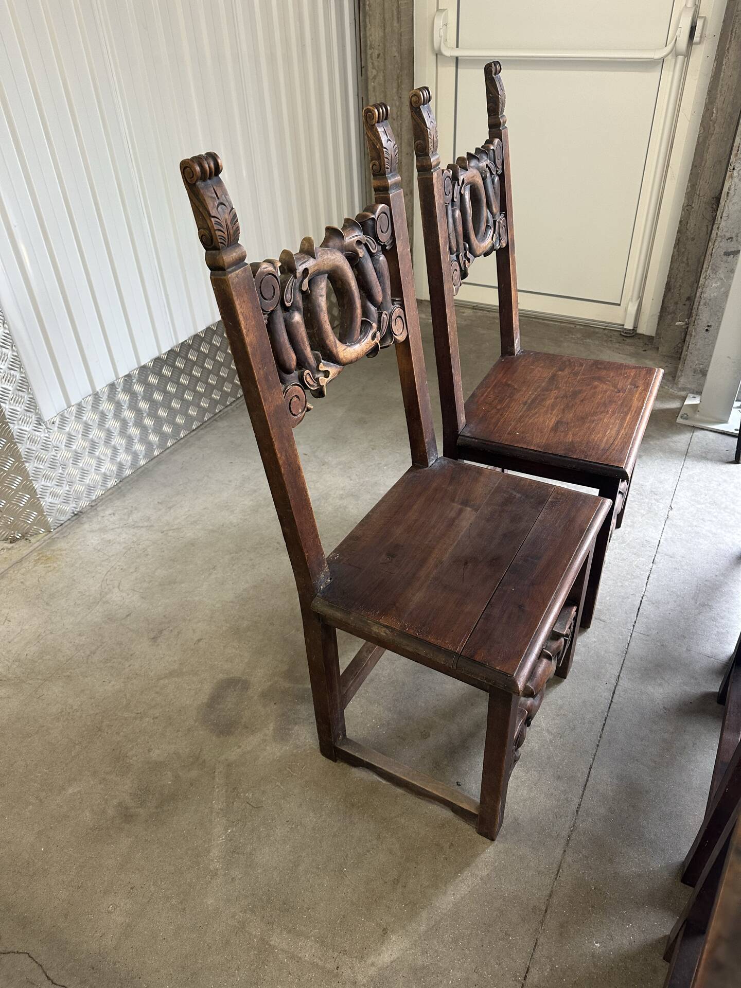 6 Alsatian chairs from the 19th century – carved wood – interlaced decoration