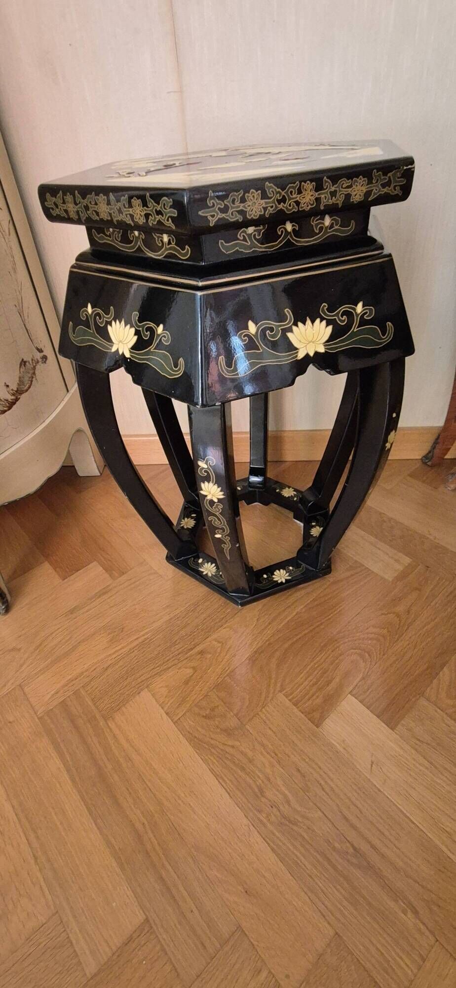 Chinese side table in Chinese lacquer by Franklin Mint vintage
