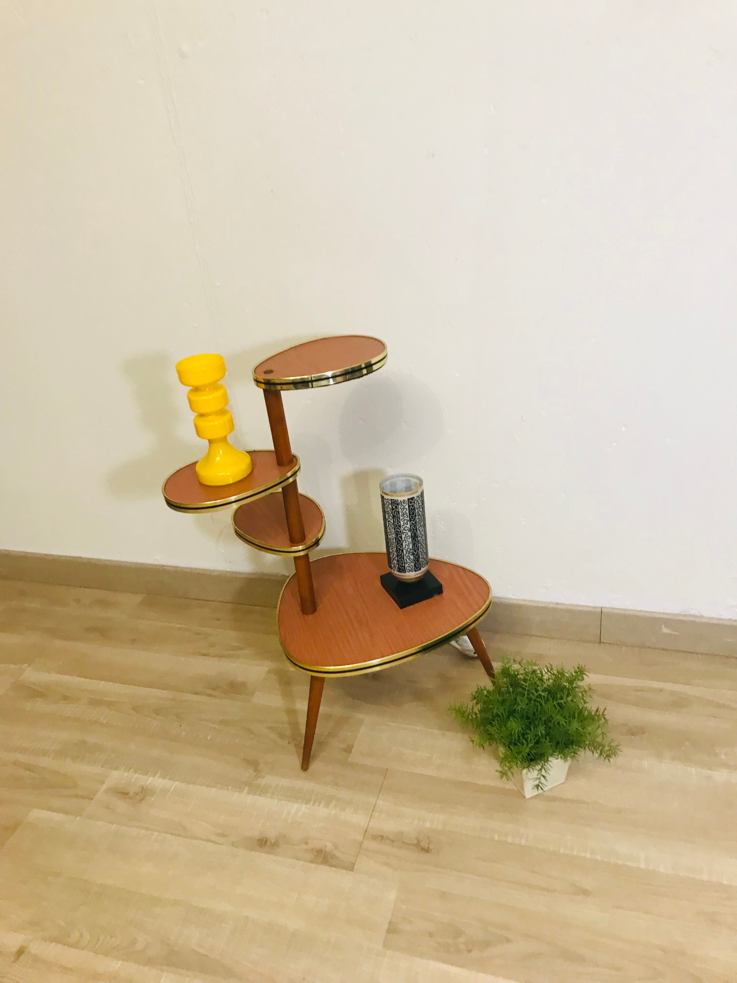 Porte-plante en formica