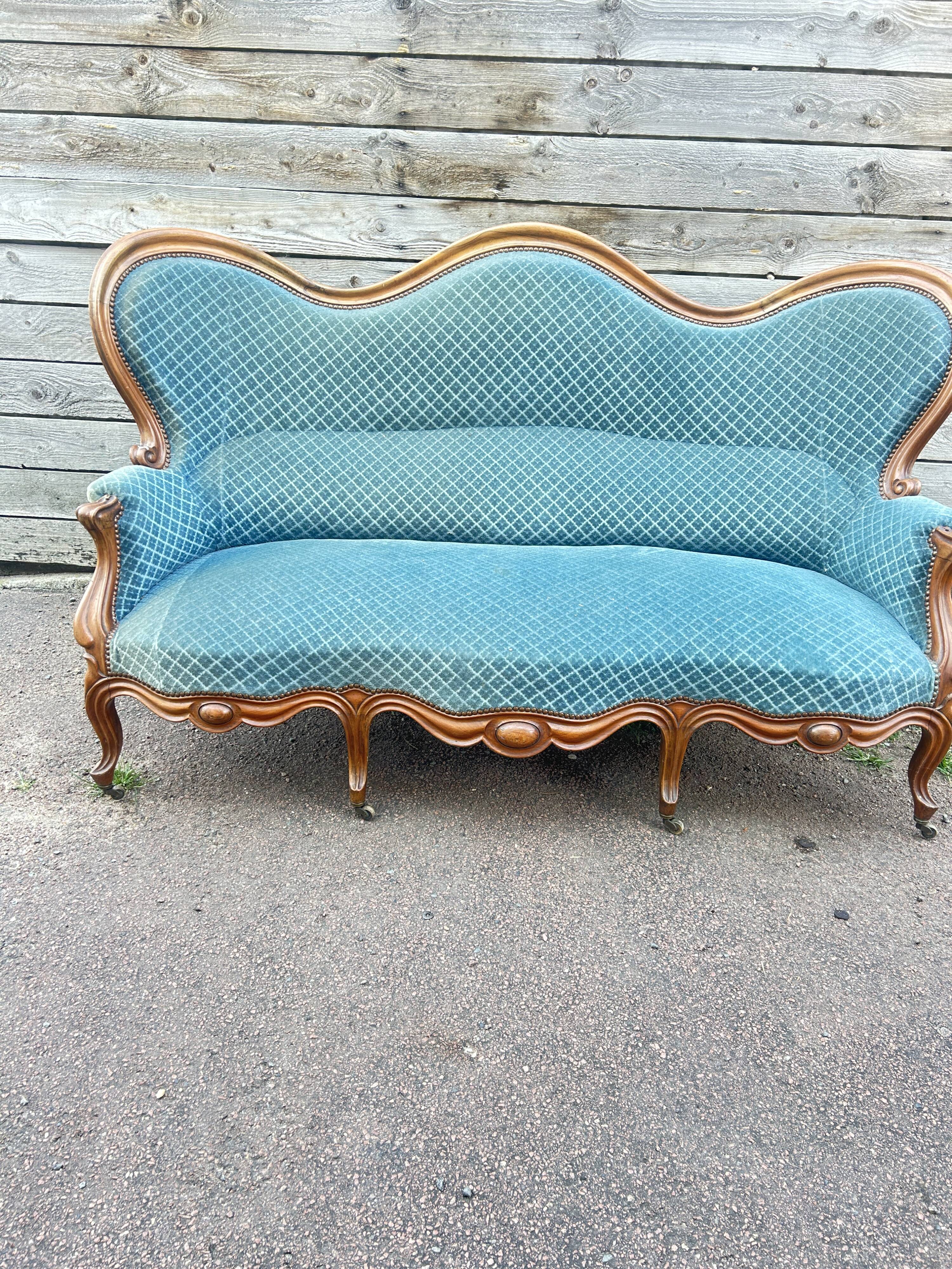 Napoleon III walnut canapé, blue velvet fabric.