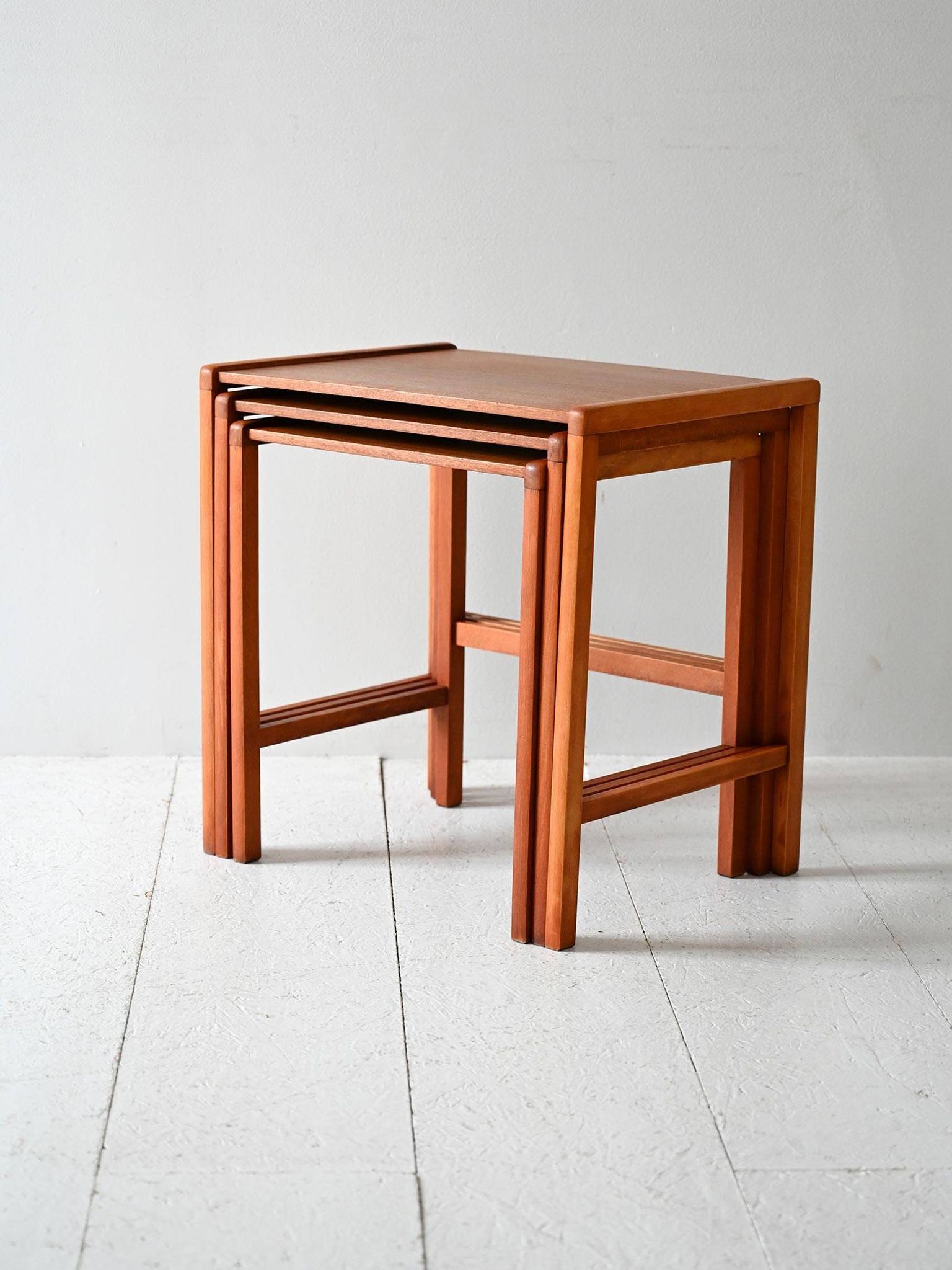 Ensemble de 3 tables gigognes scandinaves vintage en teck