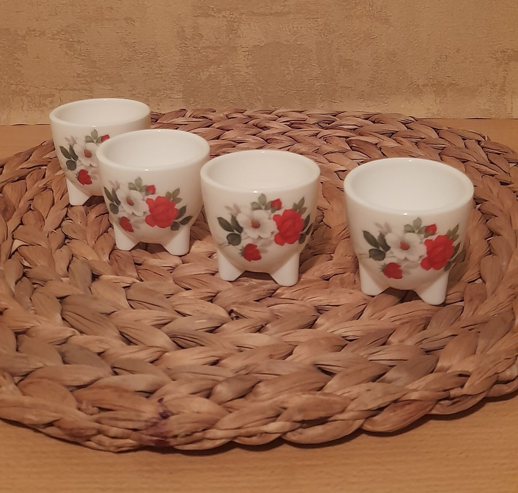 4 coquetiers décor floral, Arcopal, années 70s