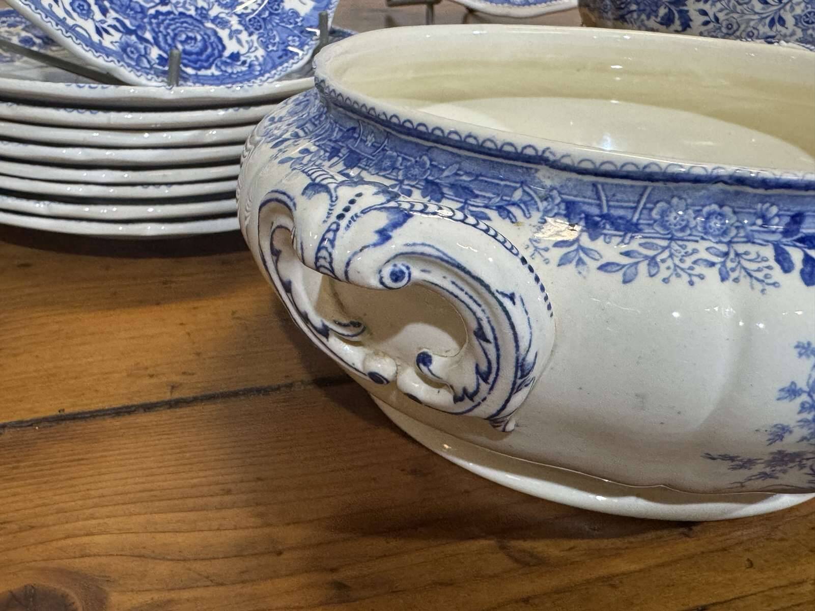 32-piece table service Burgenland decor from Villeroy and Boch.