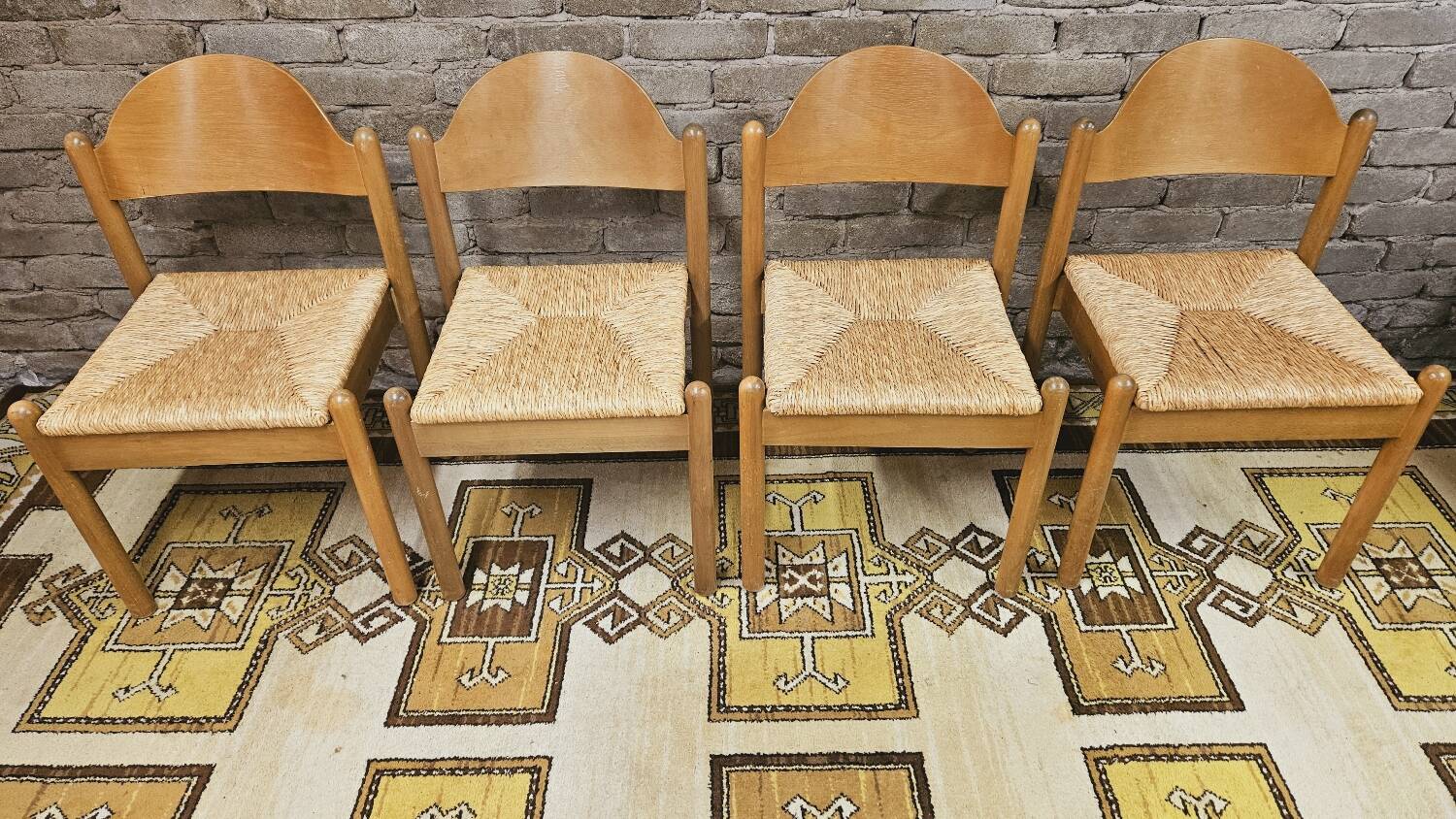 4 straw chairs in the vintage Charlotte Perriand 1970 style