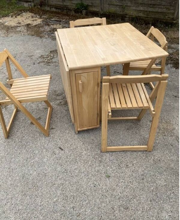 Table et chaises bois IKEA vintage