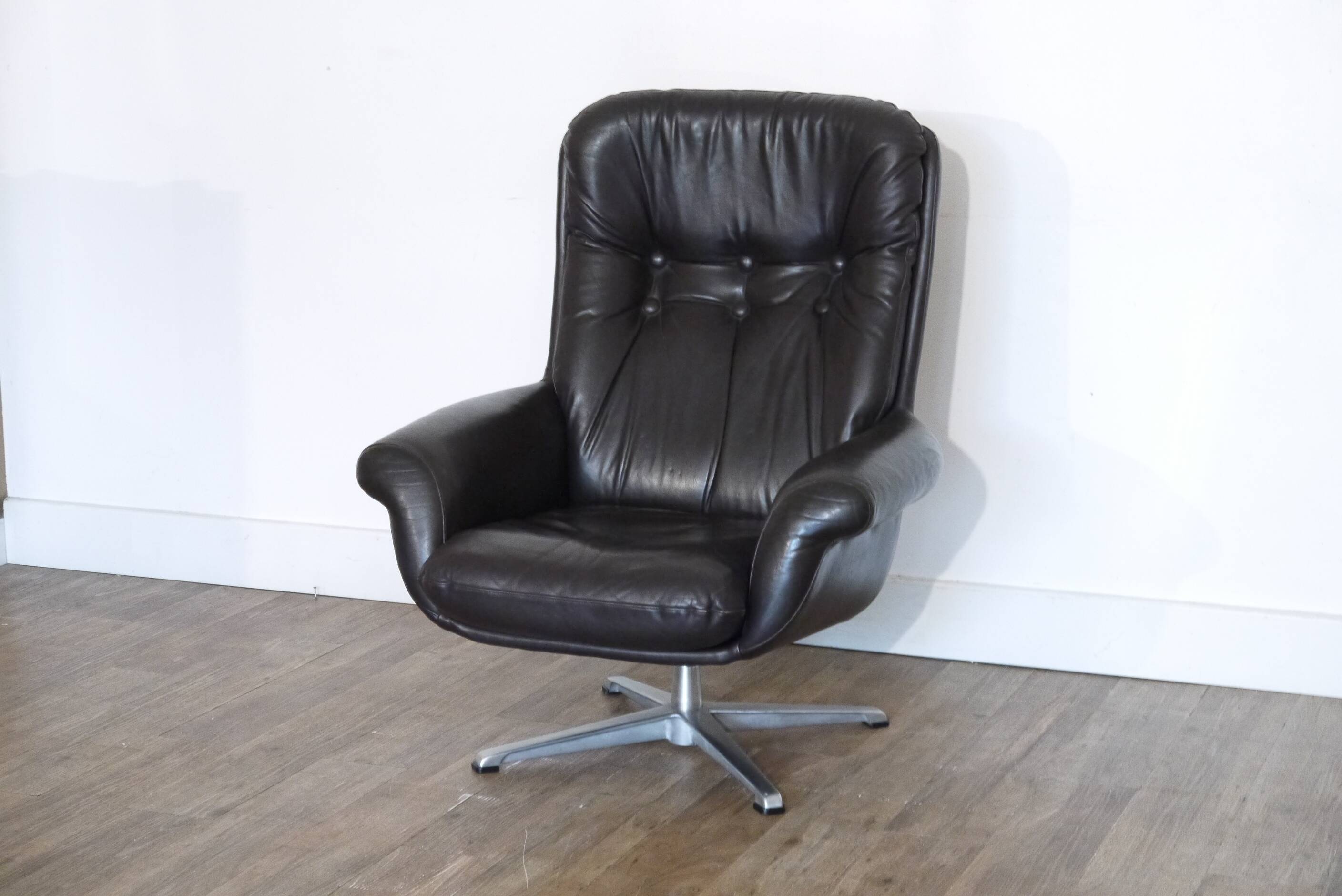 Fauteuil scandinave en cuir 1970