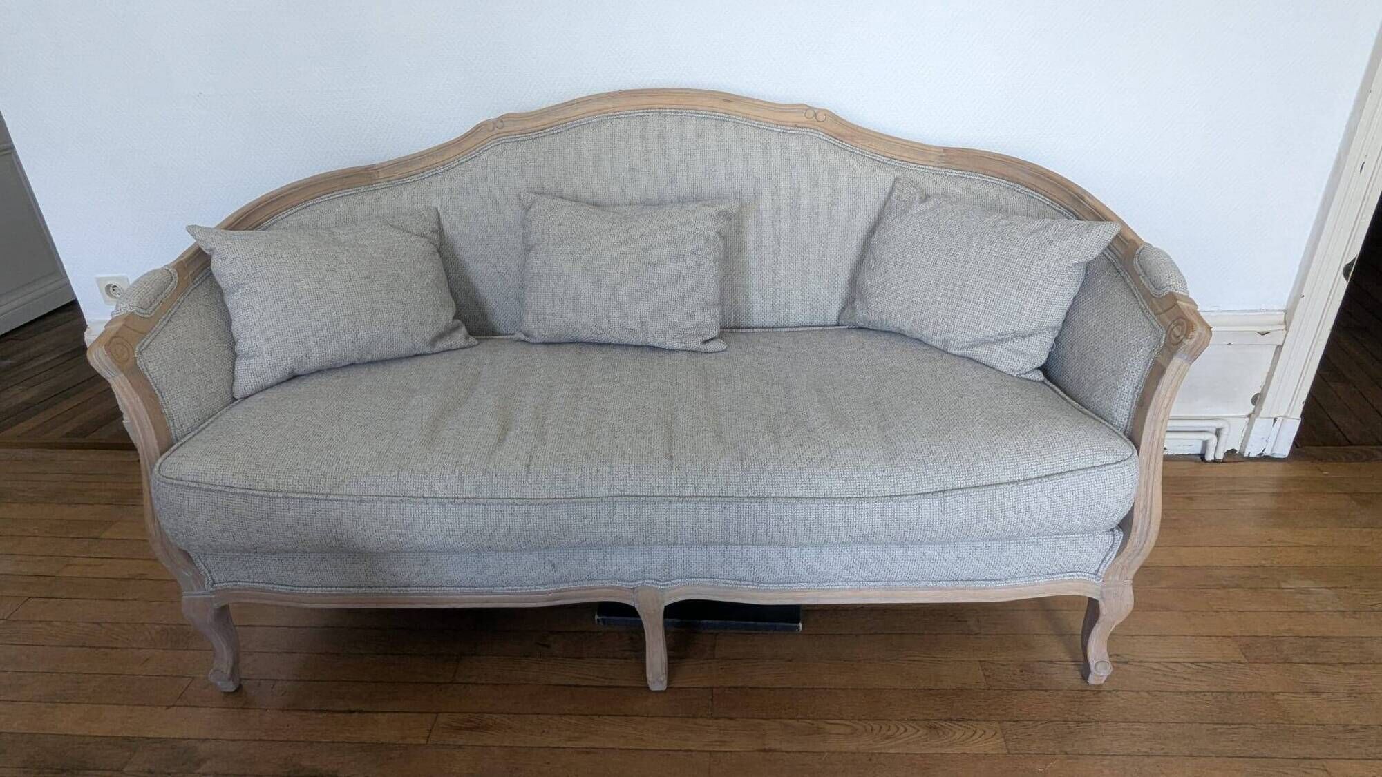 2 high-end Louis XV benches with poufs