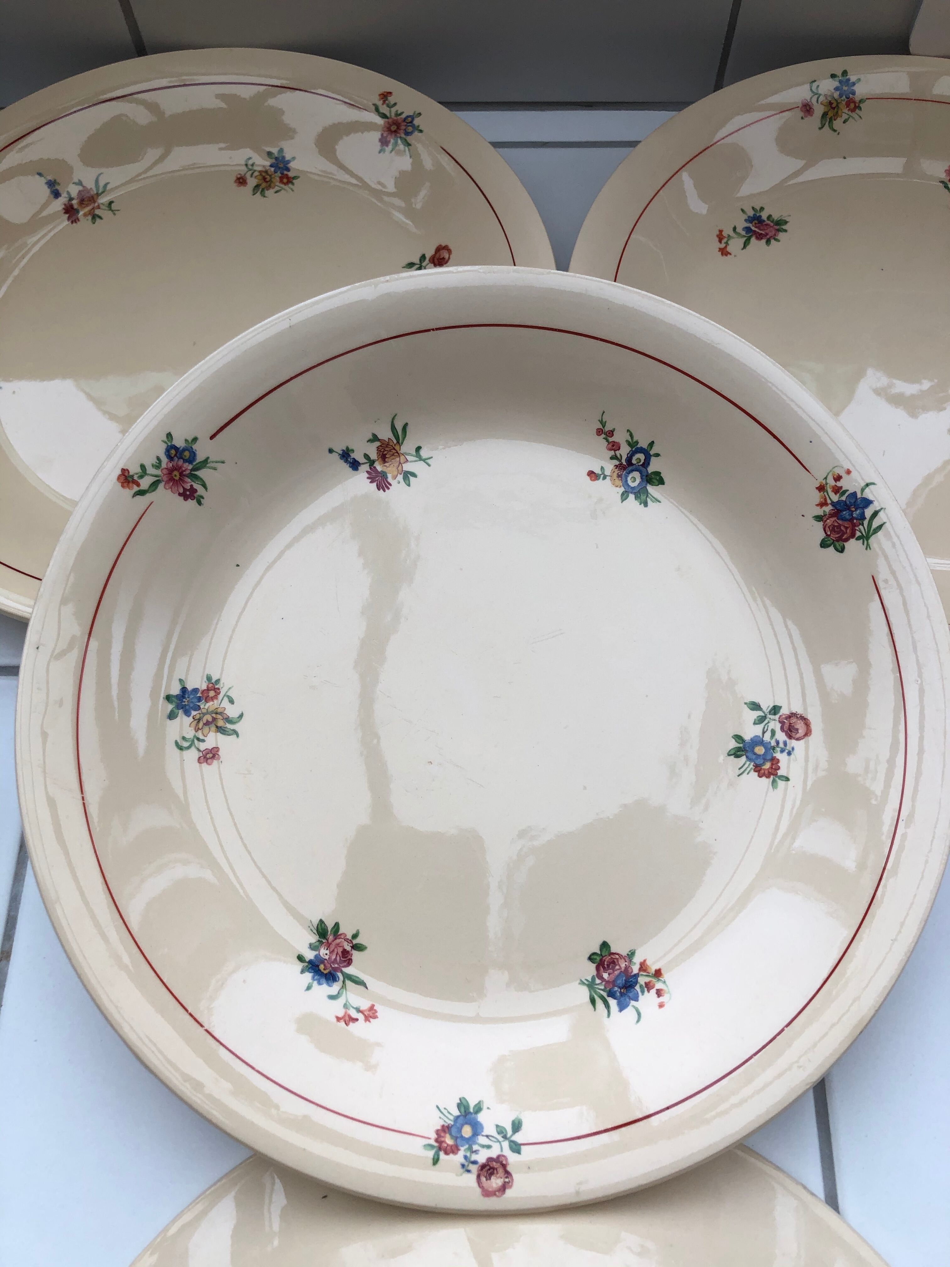 Flat plates with fine flowers