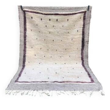 Magnificent handcrafted rug 250cm x 150cm