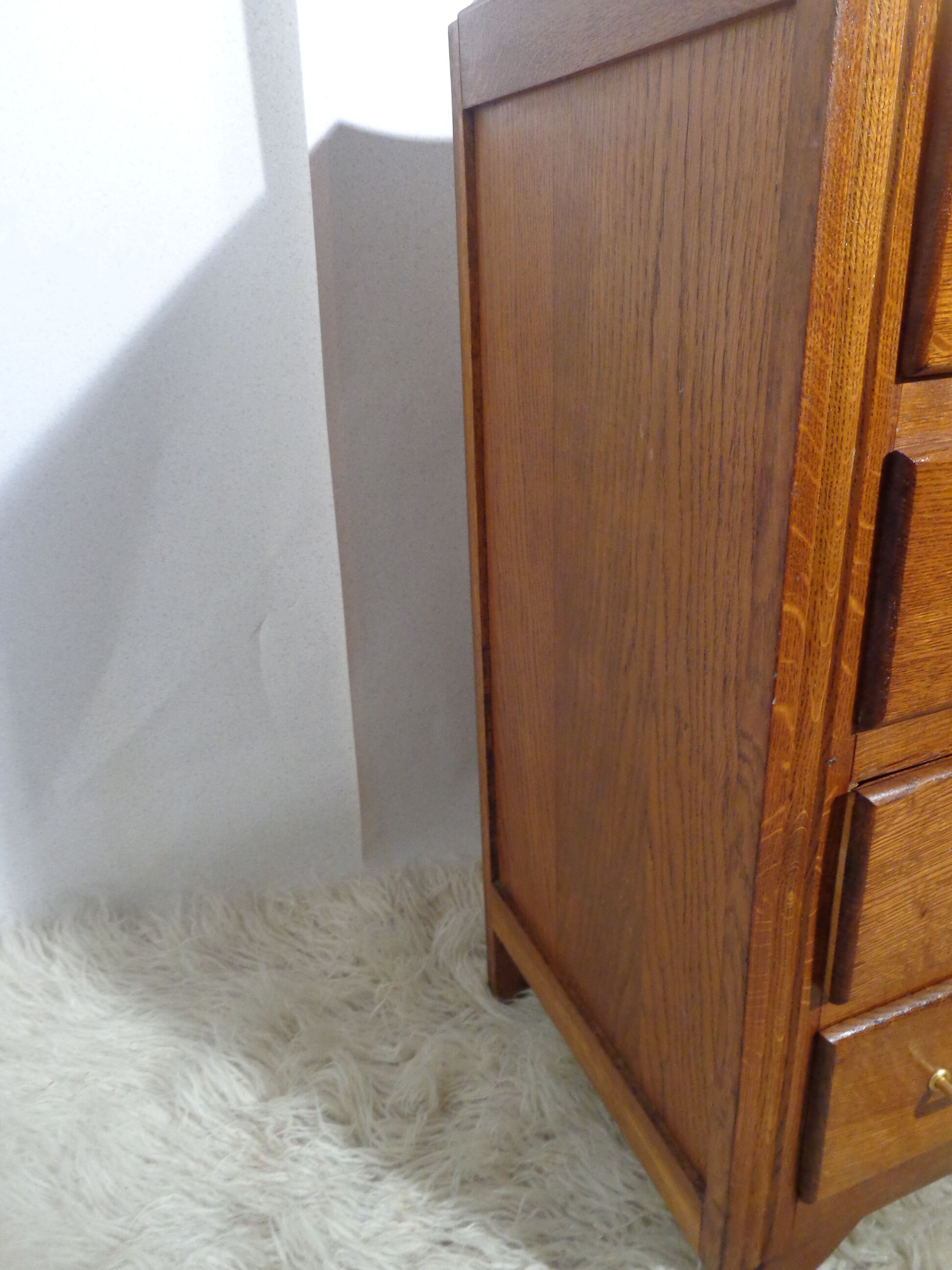 Vintage dresser from the 50s feet compass