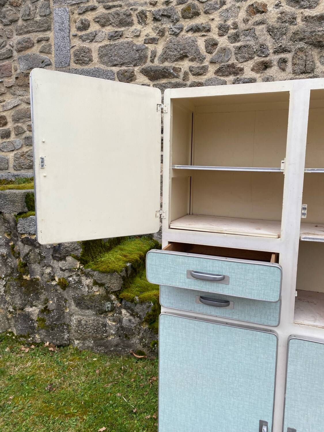 Vintage kitchen cabinet in blue Formica (sea green)