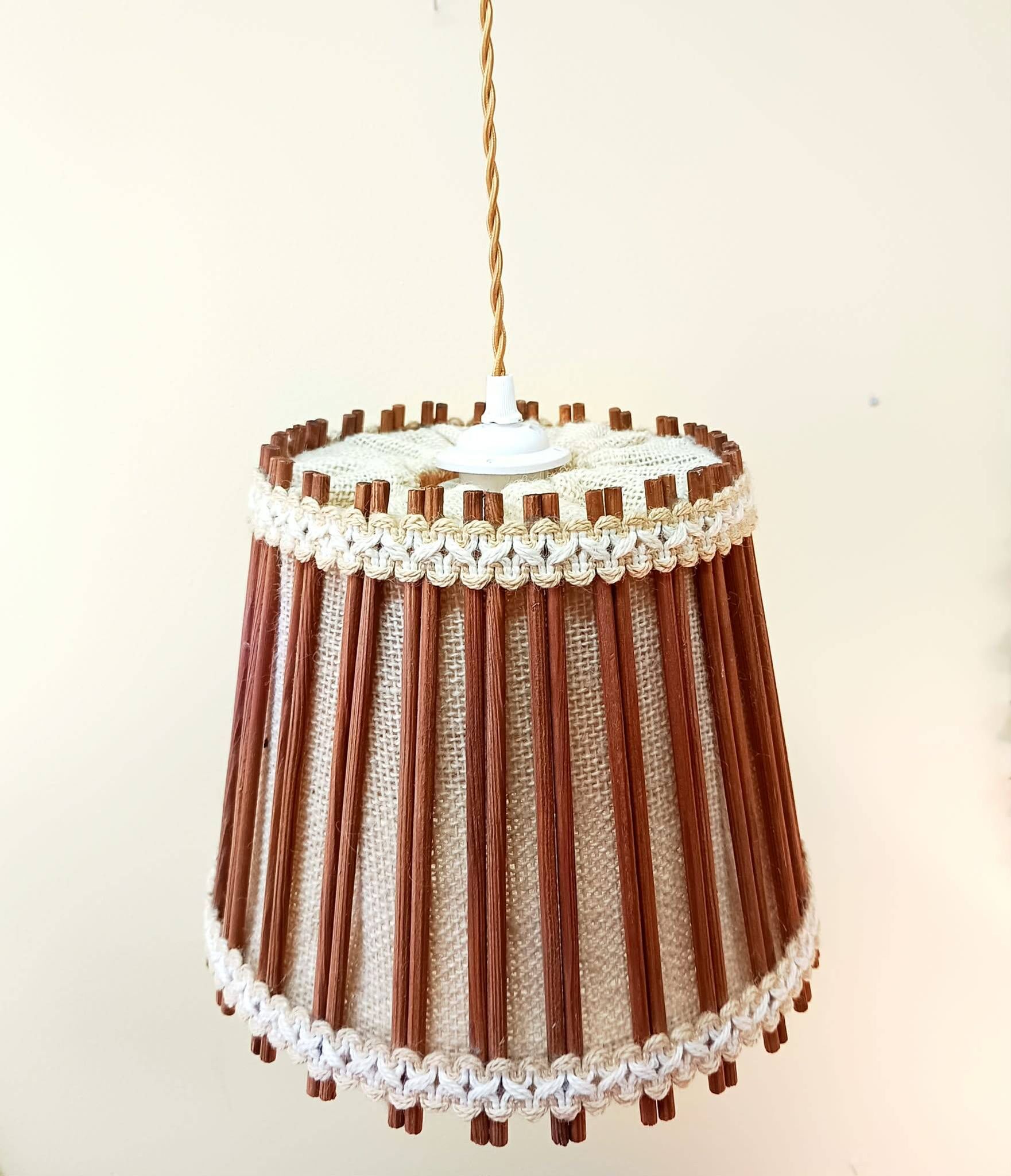 Suspension scandinave rotin et toile de jute 1970