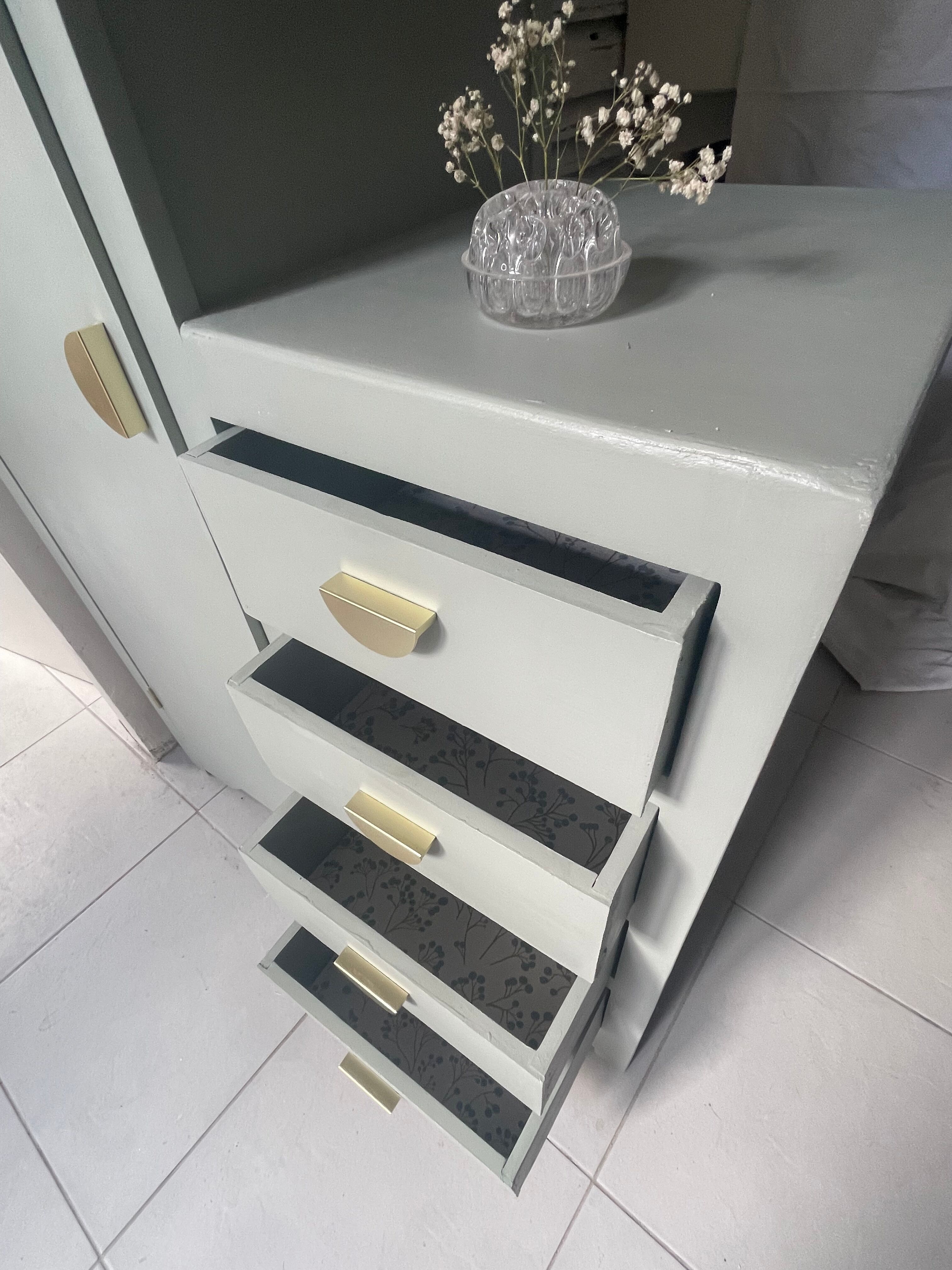 Asymmetrical cabinet