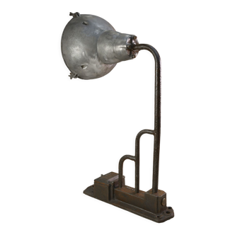 Lampe applique de rue 1920 fonte et verre bombé