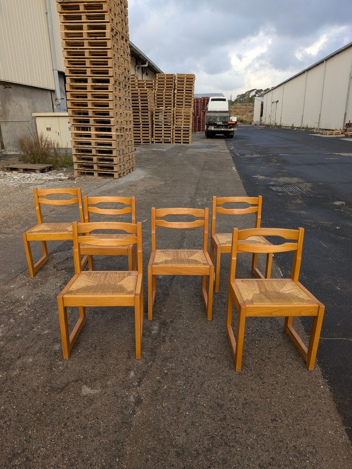 Set of 6 elm chairs from 1980.