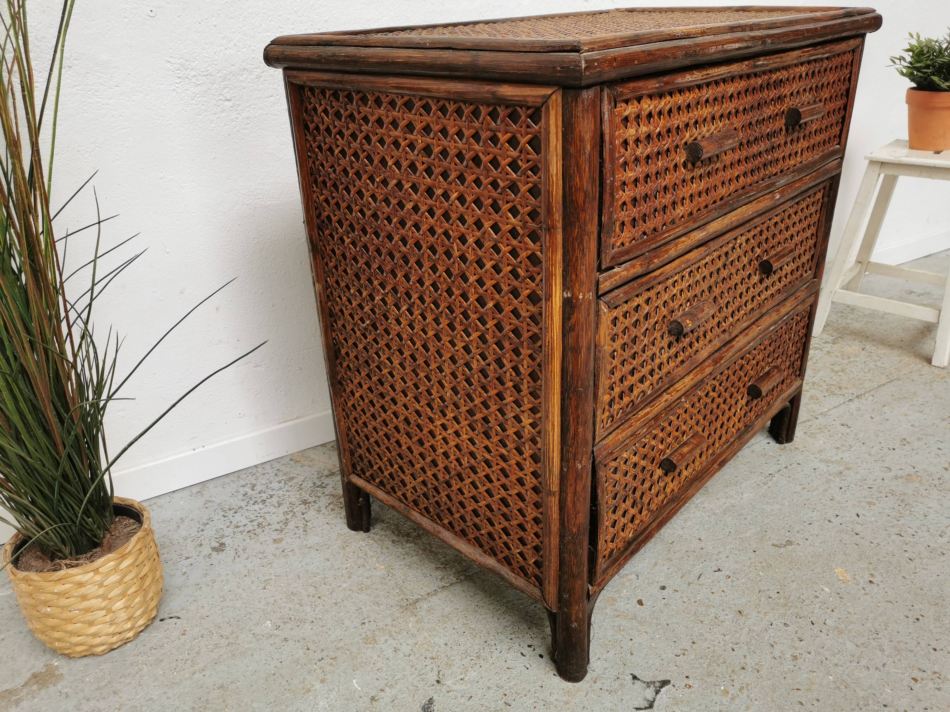 Commode vintage en rotin et cannage