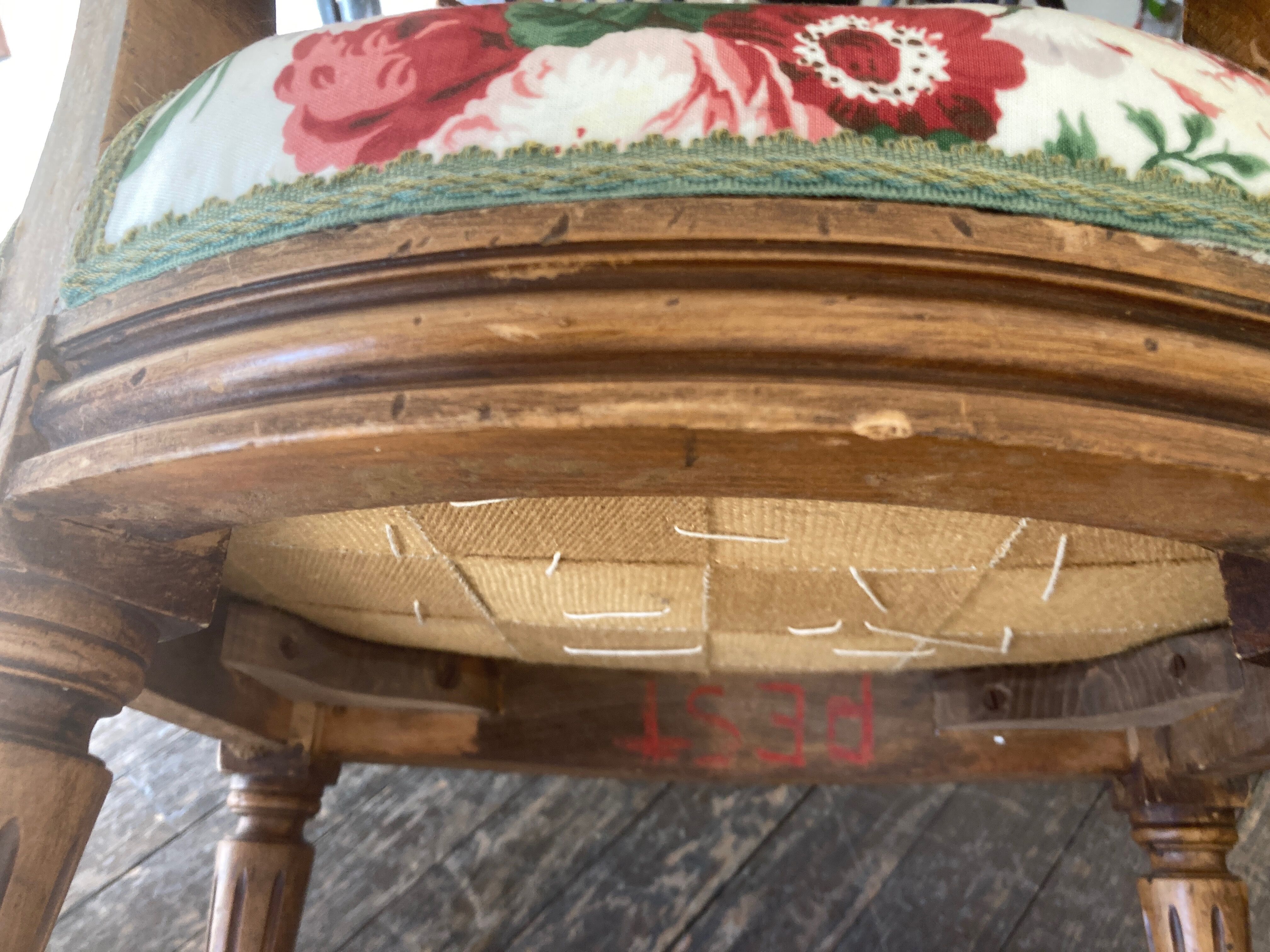 Nursing chair medallion Louis XVI 19th Sanderson chintz with flowers