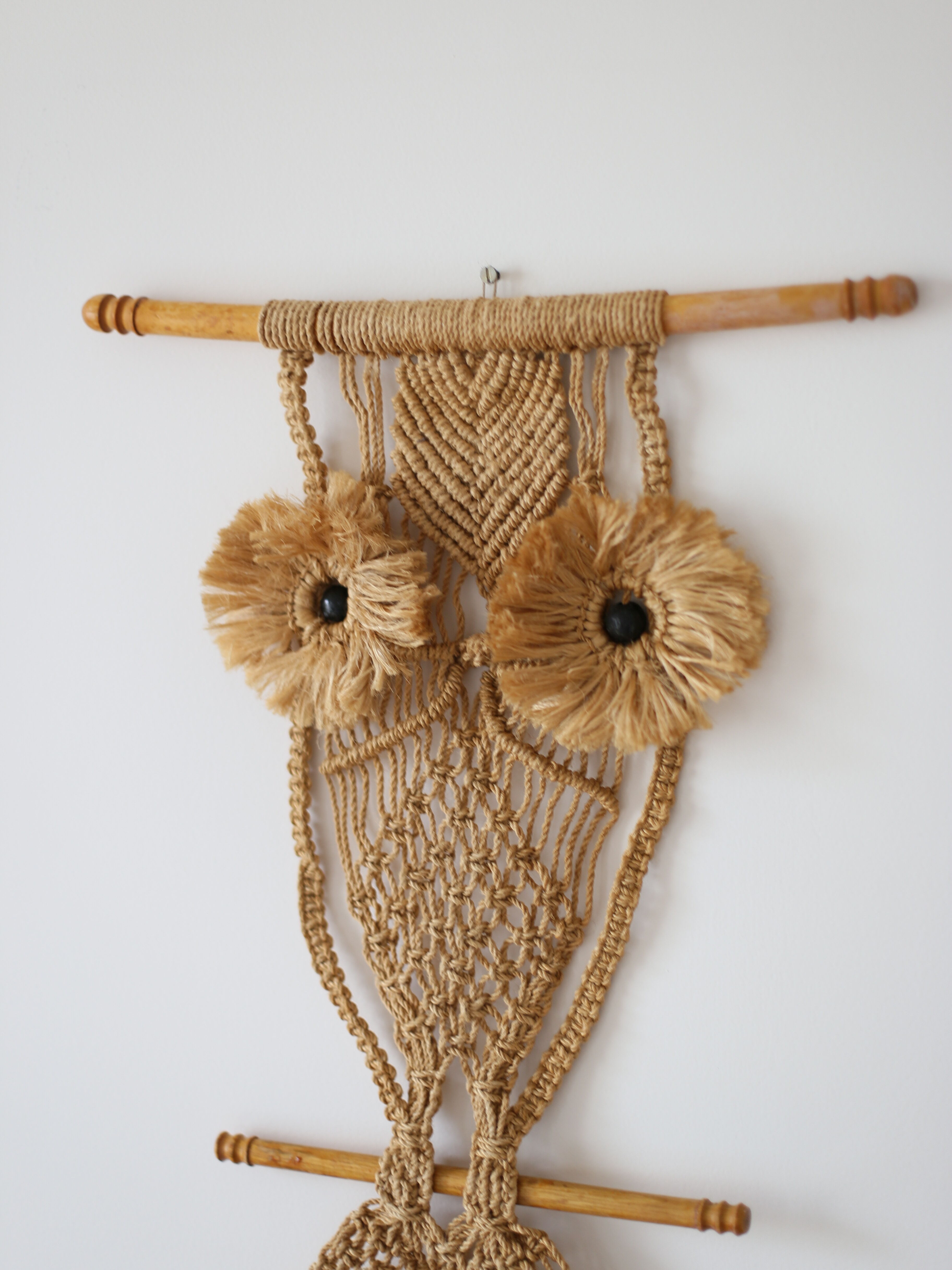 Owl wall weaving in macramé