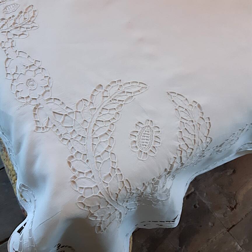 large sheet 2m25 x 3m, 19th-century Richelieu embroidery, monogrammed MG