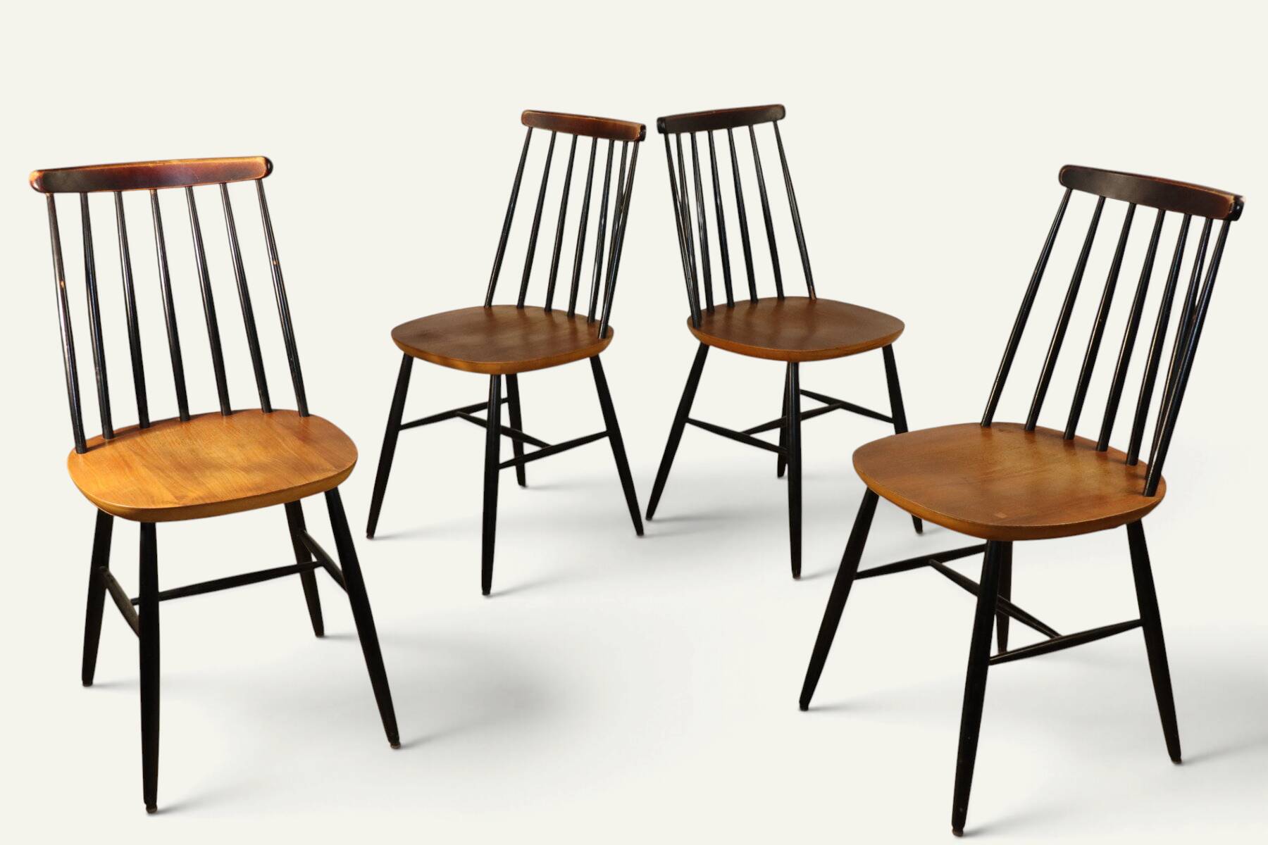 Set of 4 vintage wooden chairs, 1960s