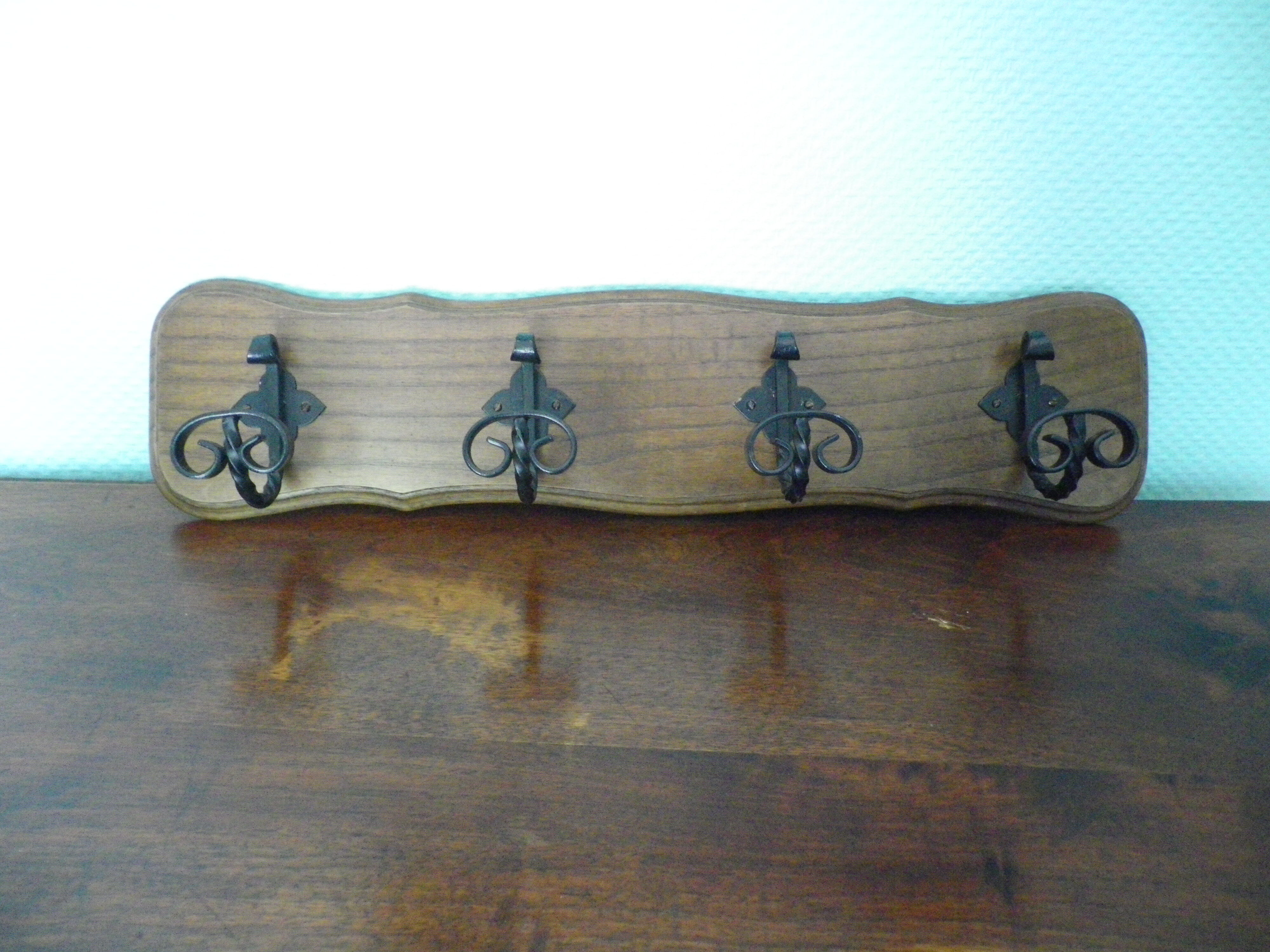 Wooden wall coat rack and its 4 wrought iron hangers, 60s